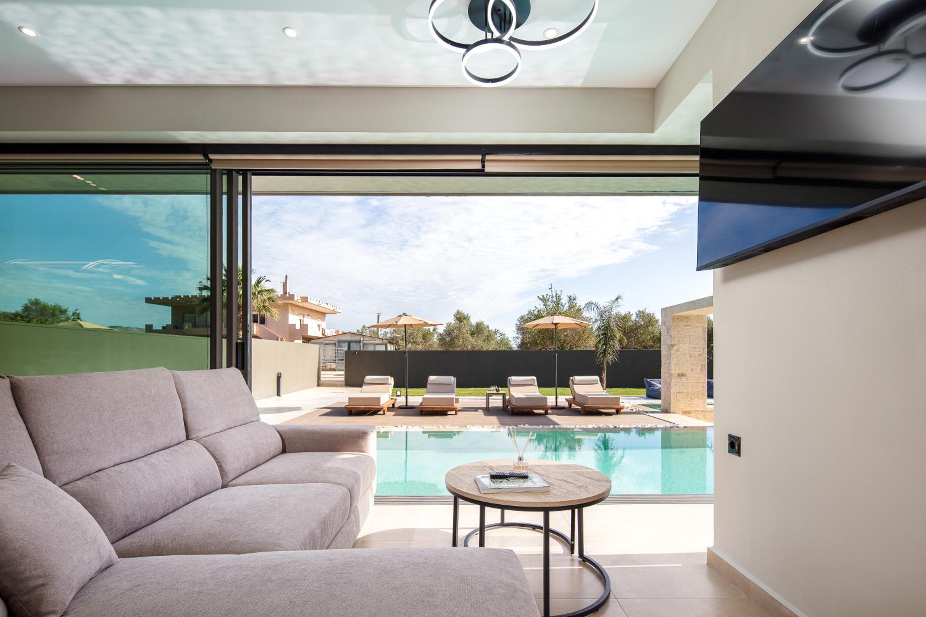Elinor Villa - Nature Retreat amidst Mountains & Lake by etouri