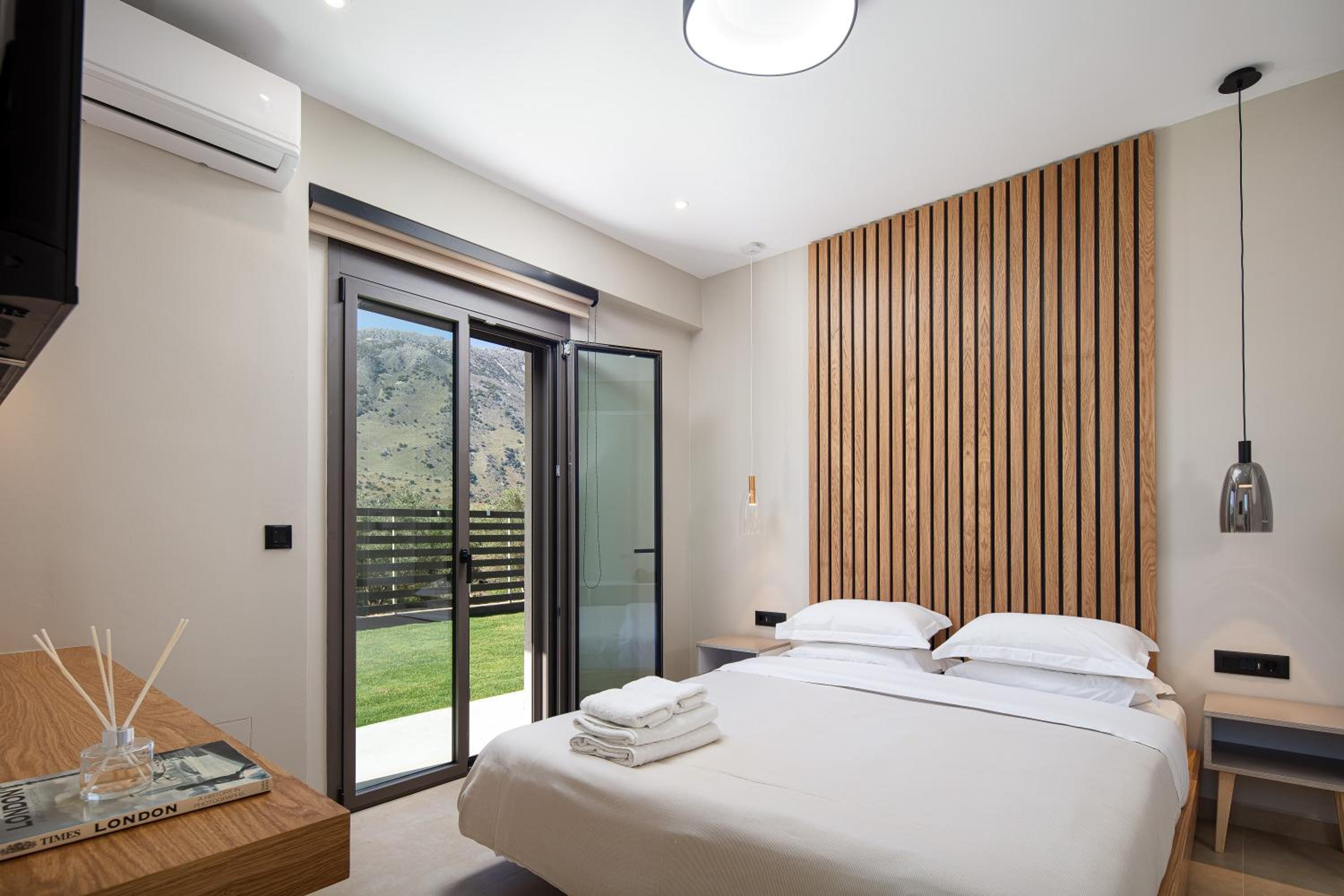 Elinor Villa - Nature Retreat amidst Mountains & Lake by etouri