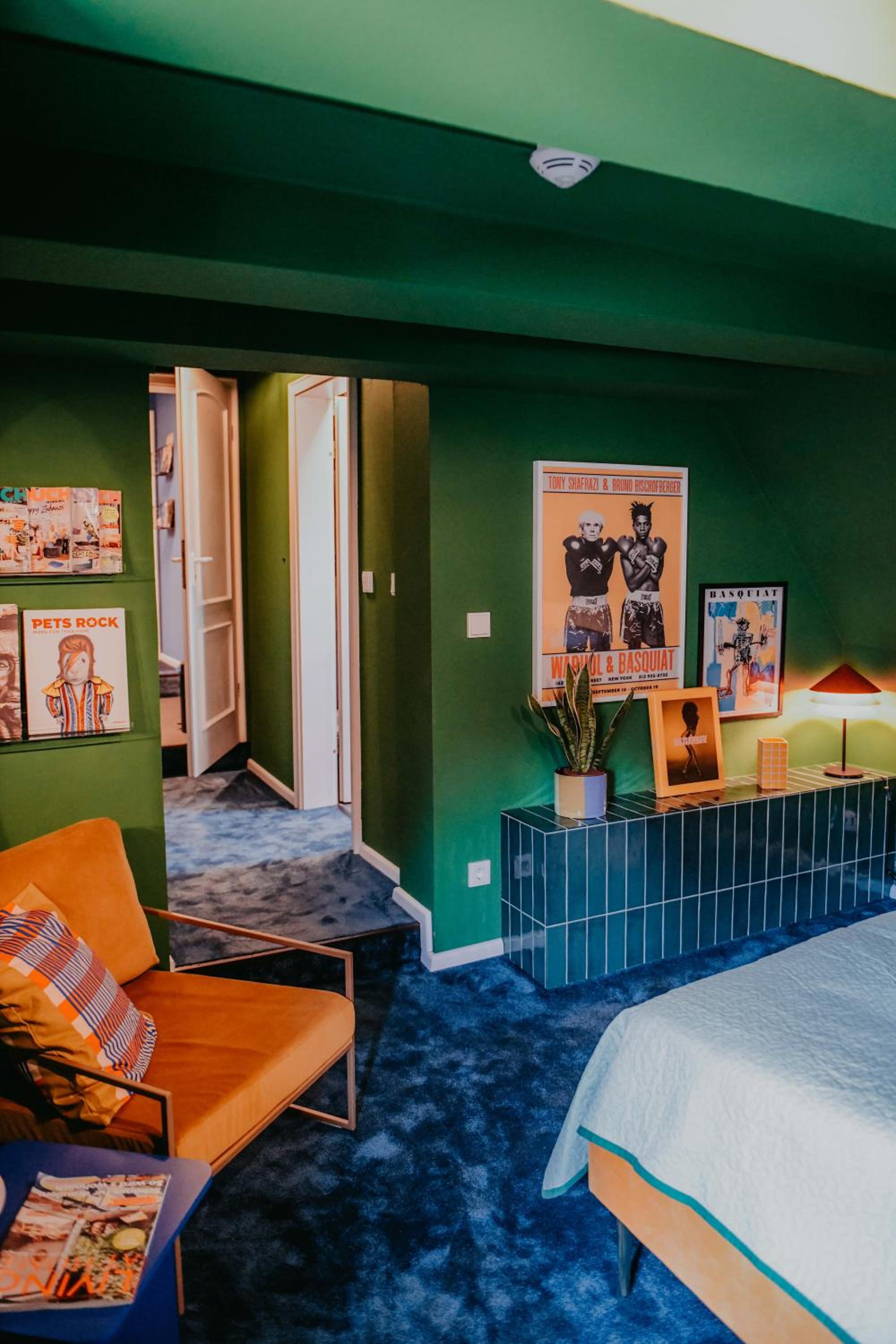 hotel room