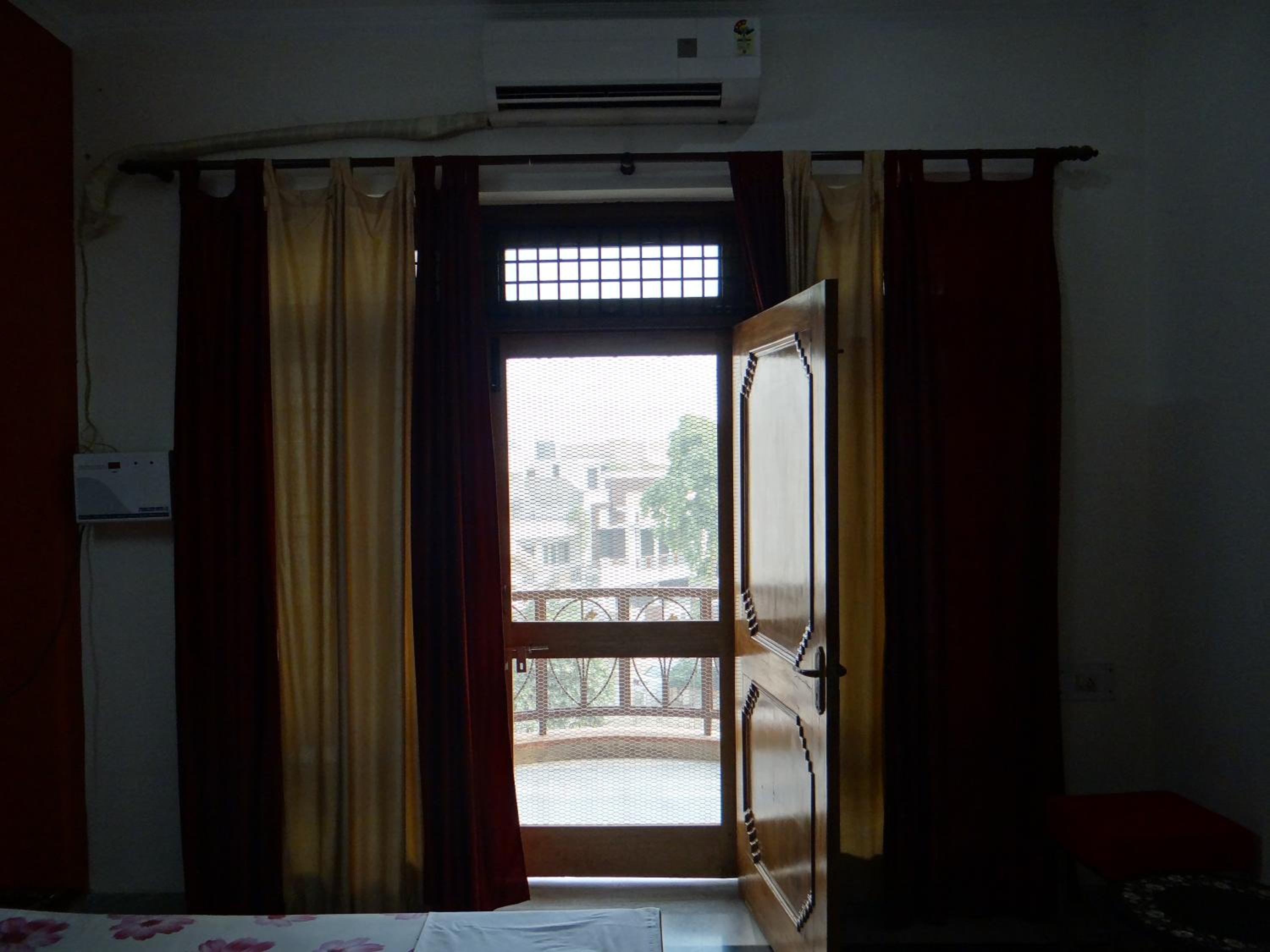 Photo 8