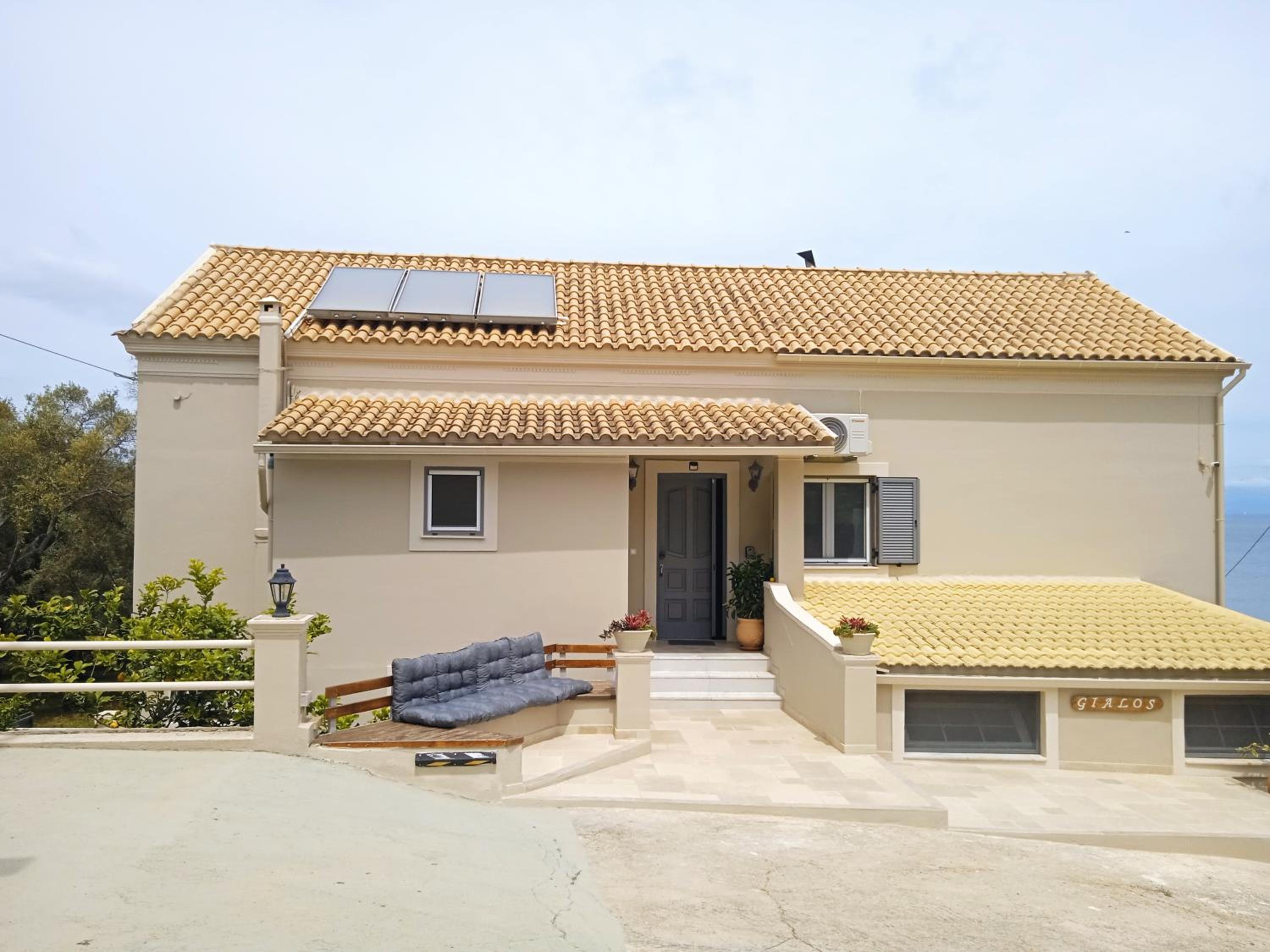 Gialos Holiday House
