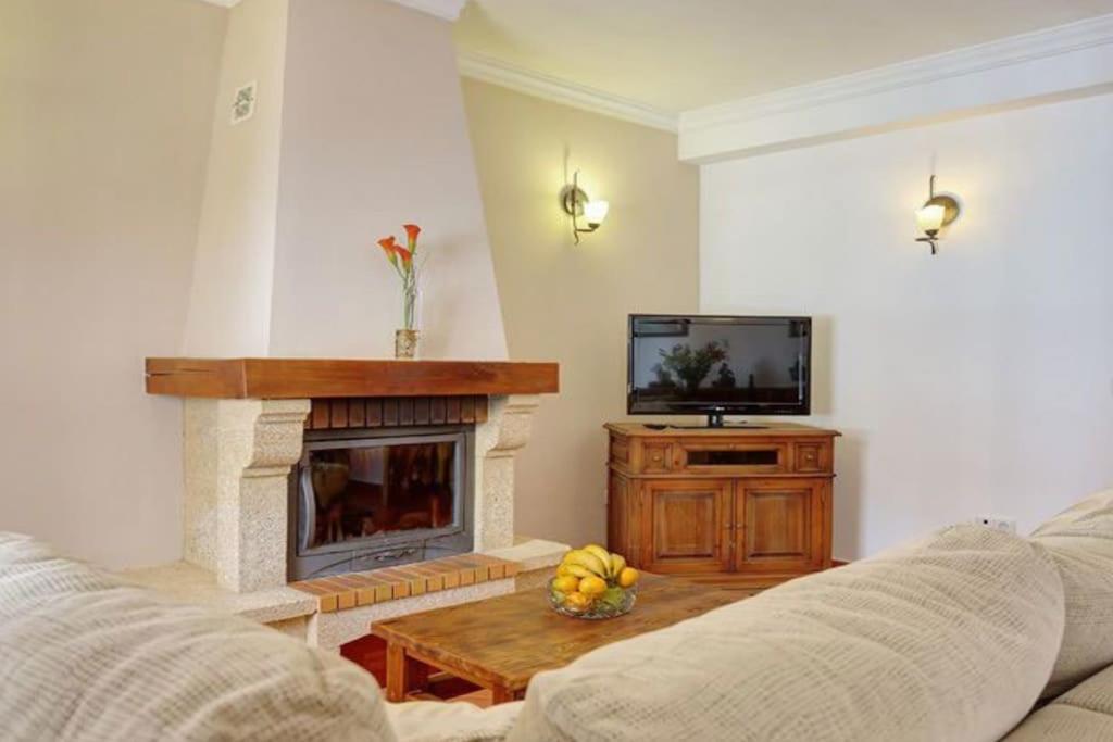 Bright 2 Bedroom townhouse