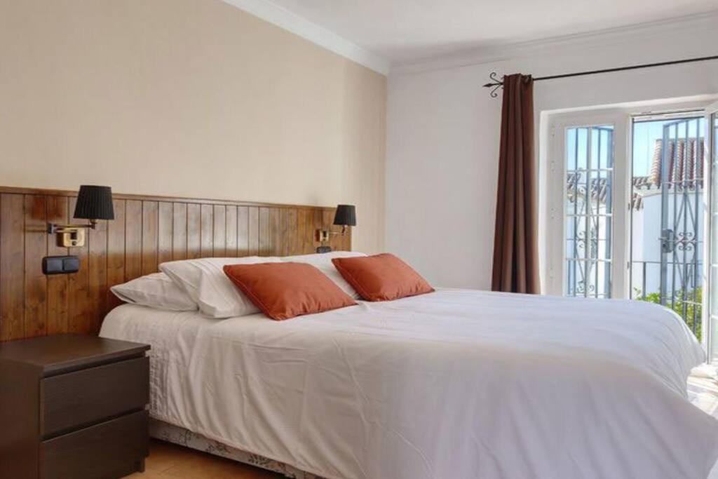 Bright 2 Bedroom townhouse
