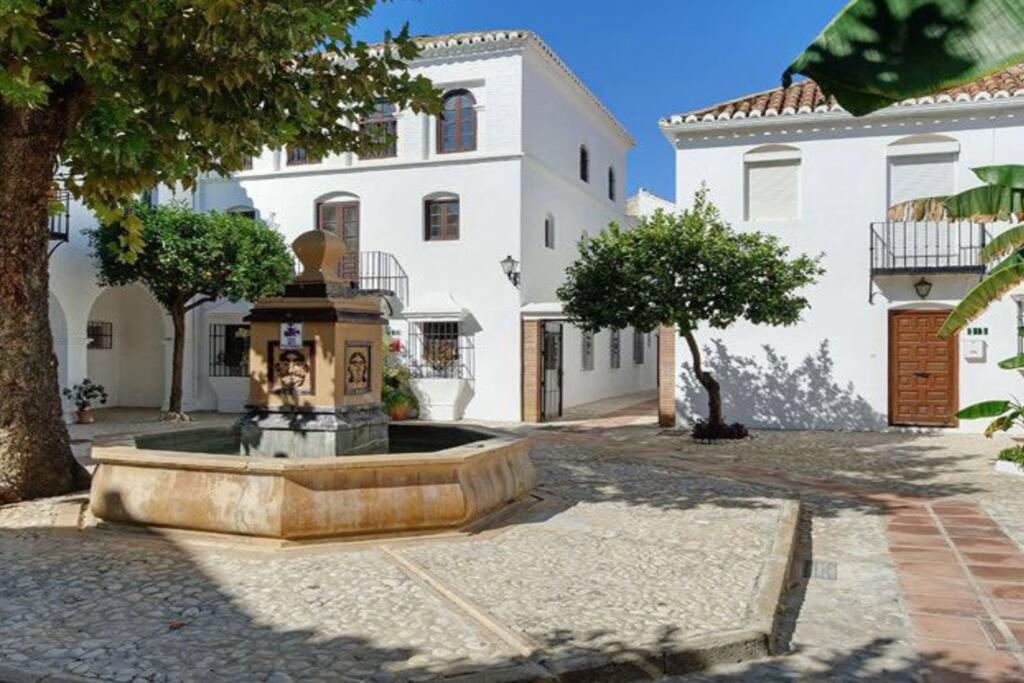 Bright 2 Bedroom townhouse