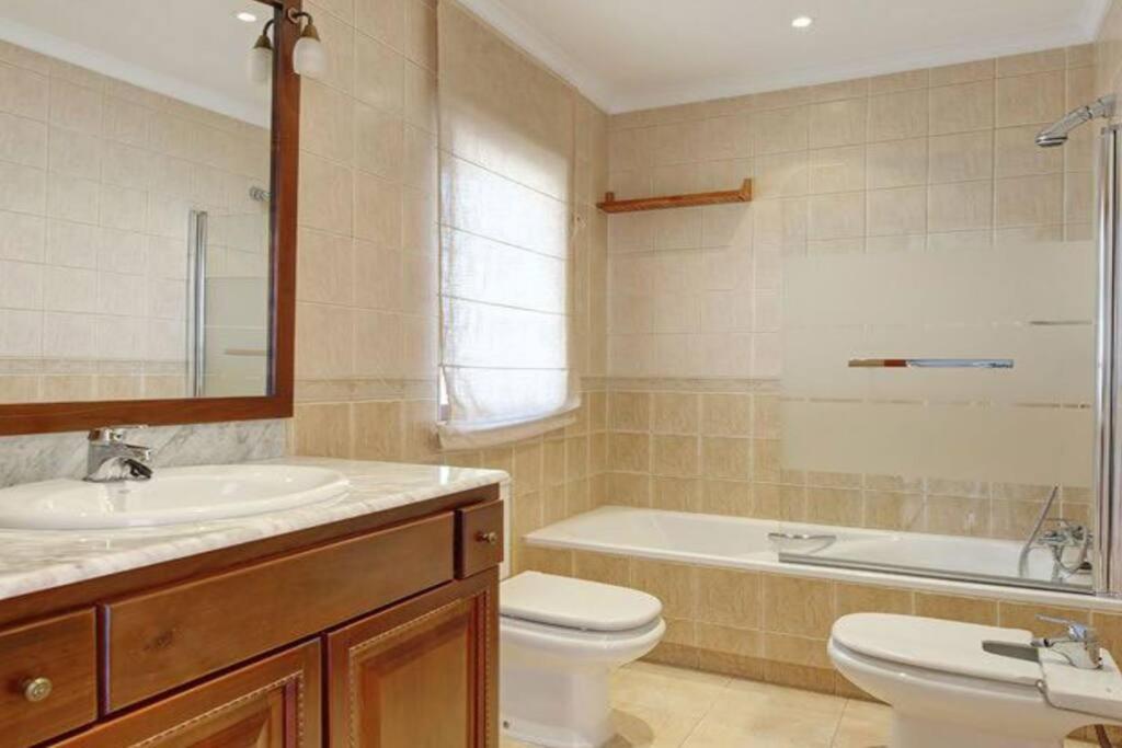 Bright 2 Bedroom townhouse