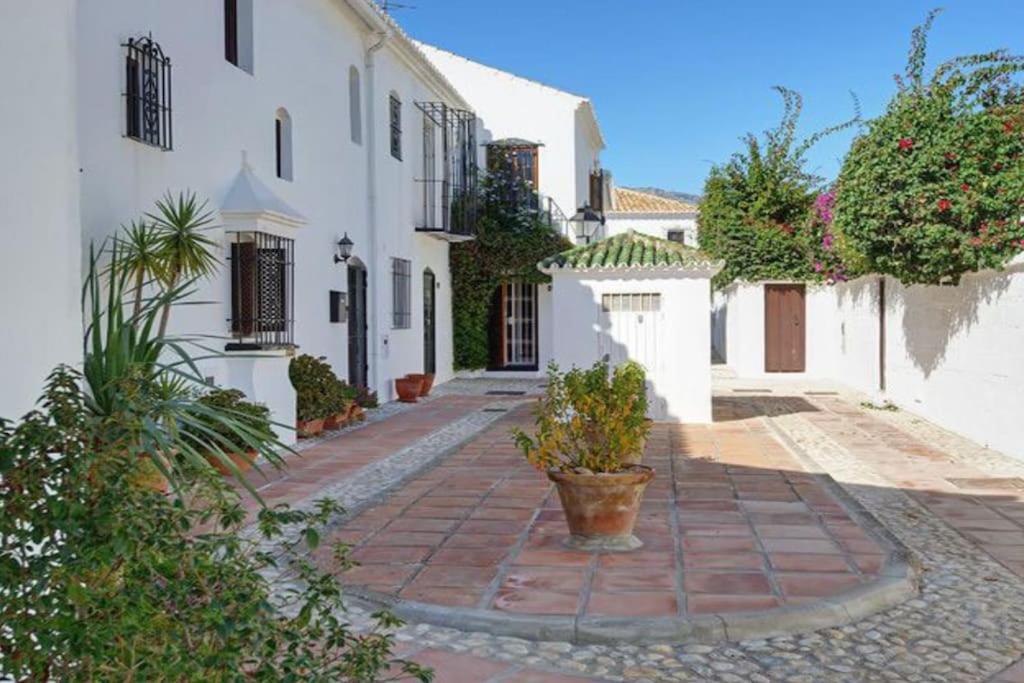Bright 2 Bedroom townhouse