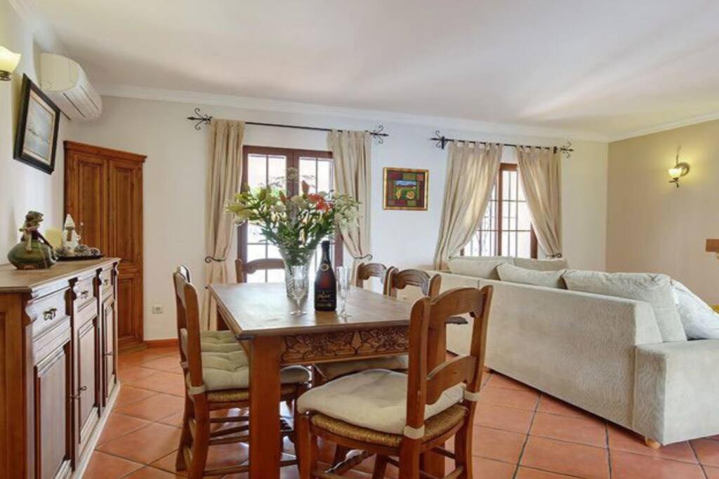 Bright 2 Bedroom townhouse