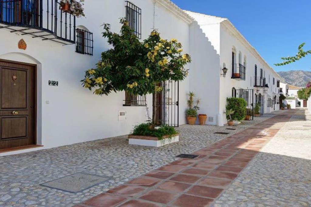 Bright 2 Bedroom townhouse