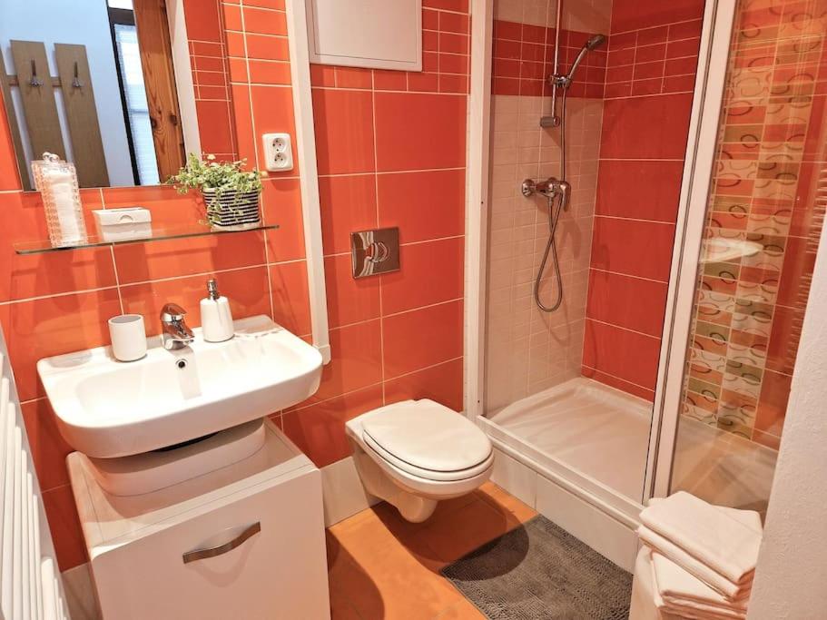 Matilda Old Town Apartment with free 2 car parking