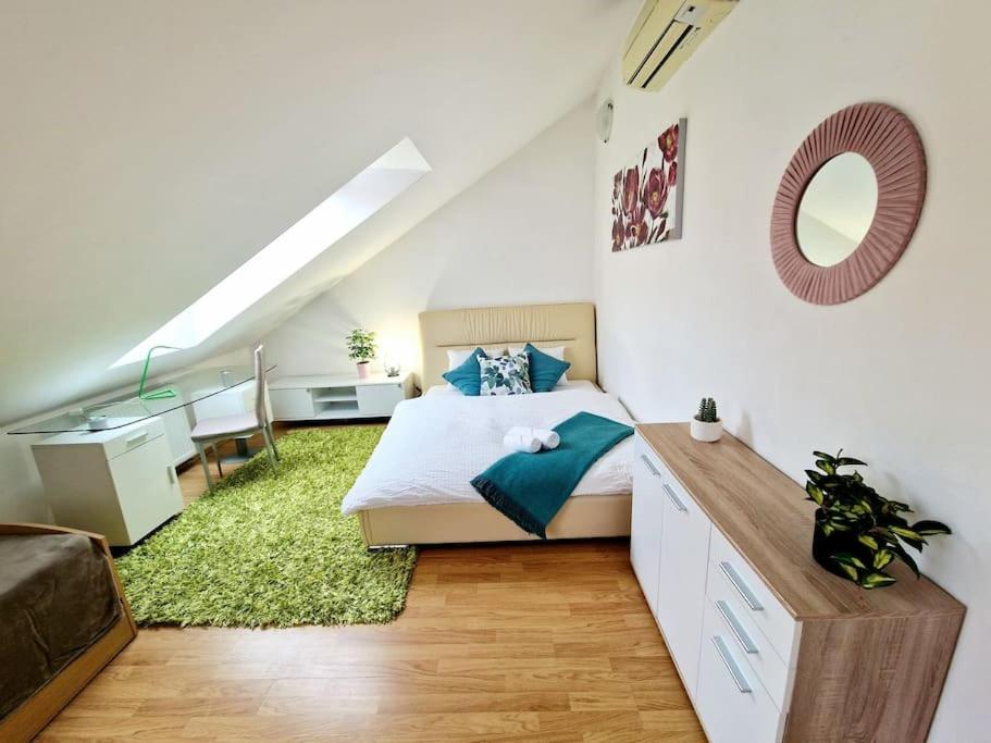 Matilda Old Town Apartment with free 2 car parking