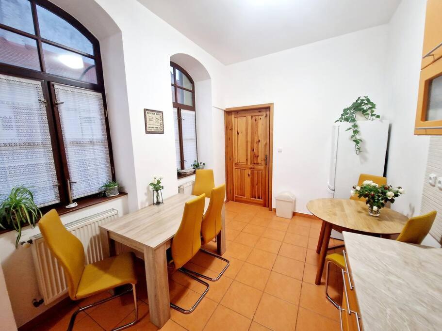Matilda Old Town Apartment with free 2 car parking