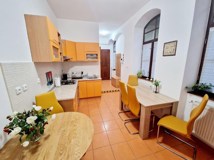 Matilda Old Town Apartment with free 2 car parking