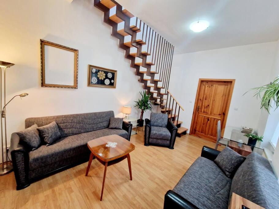 Matilda Old Town Apartment with free 2 car parking