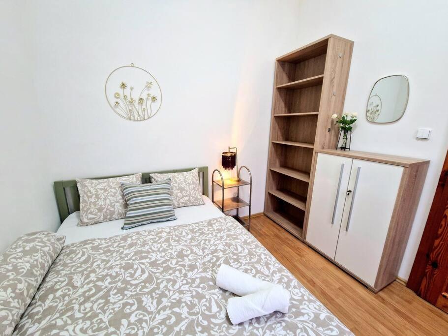Matilda Old Town Apartment with free 2 car parking
