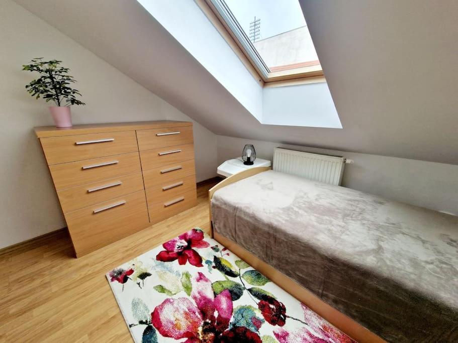 Matilda Old Town Apartment with free 2 car parking