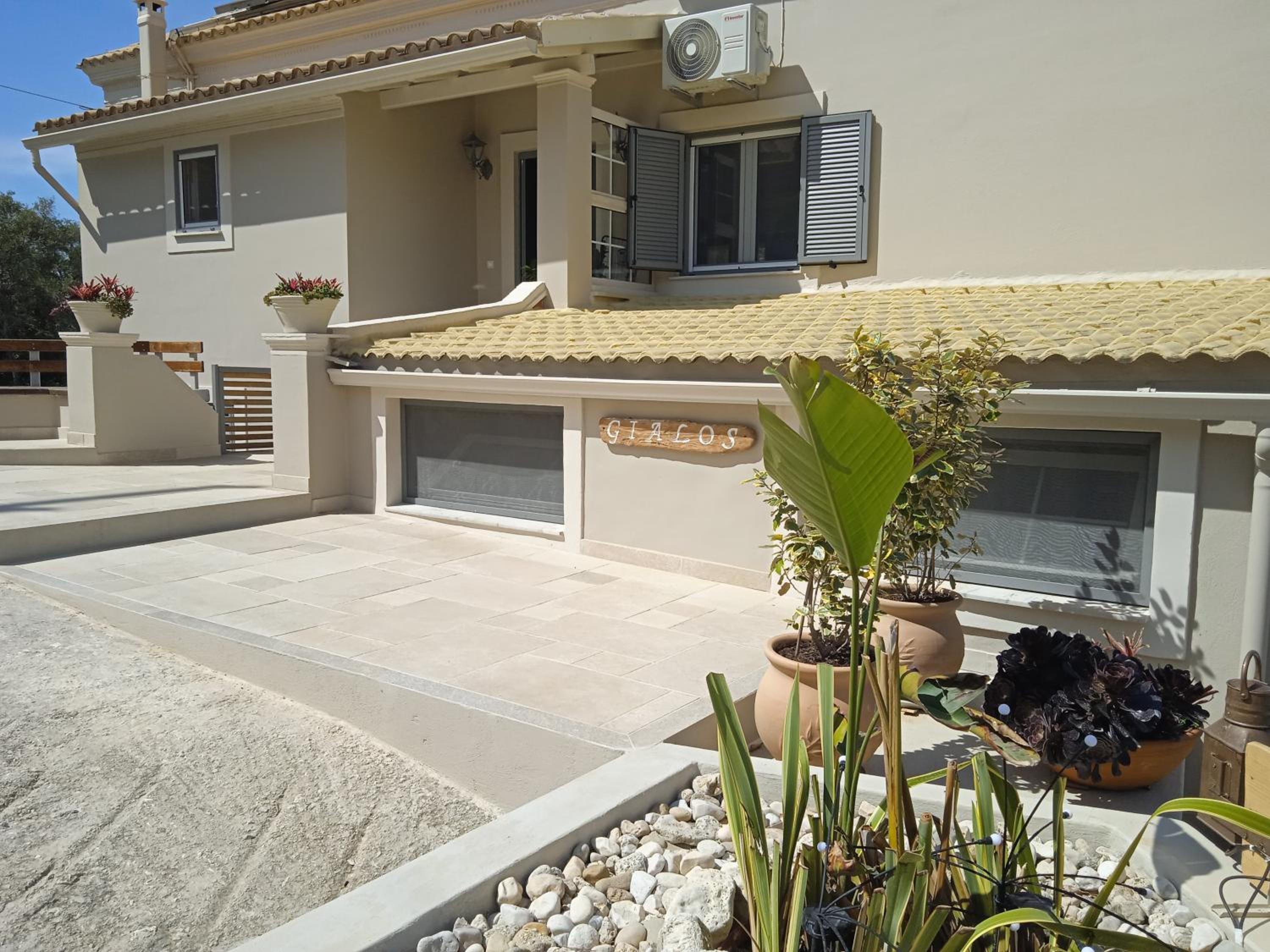 Gialos Holiday House