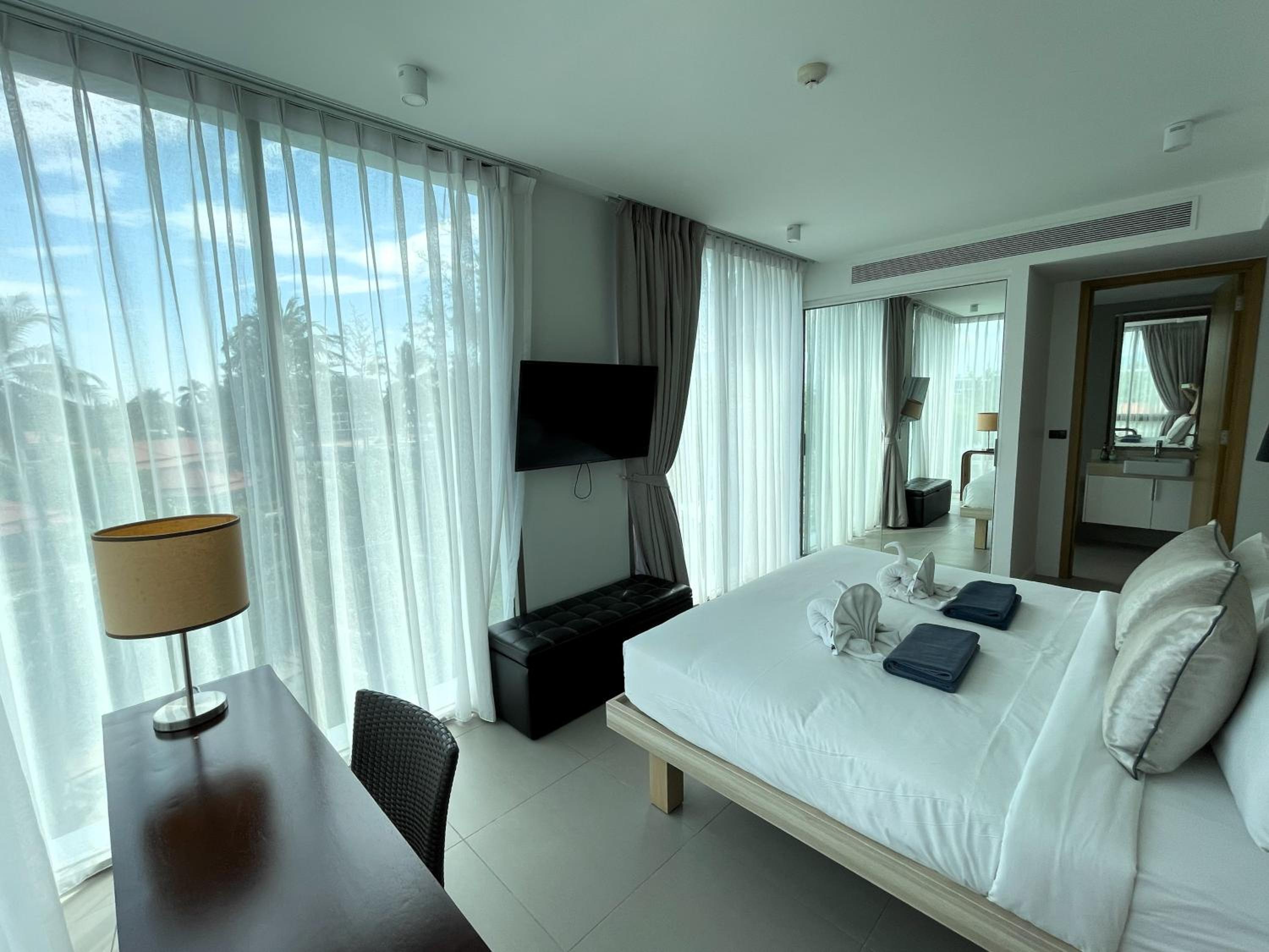 Oceanstone Resort by Lofty