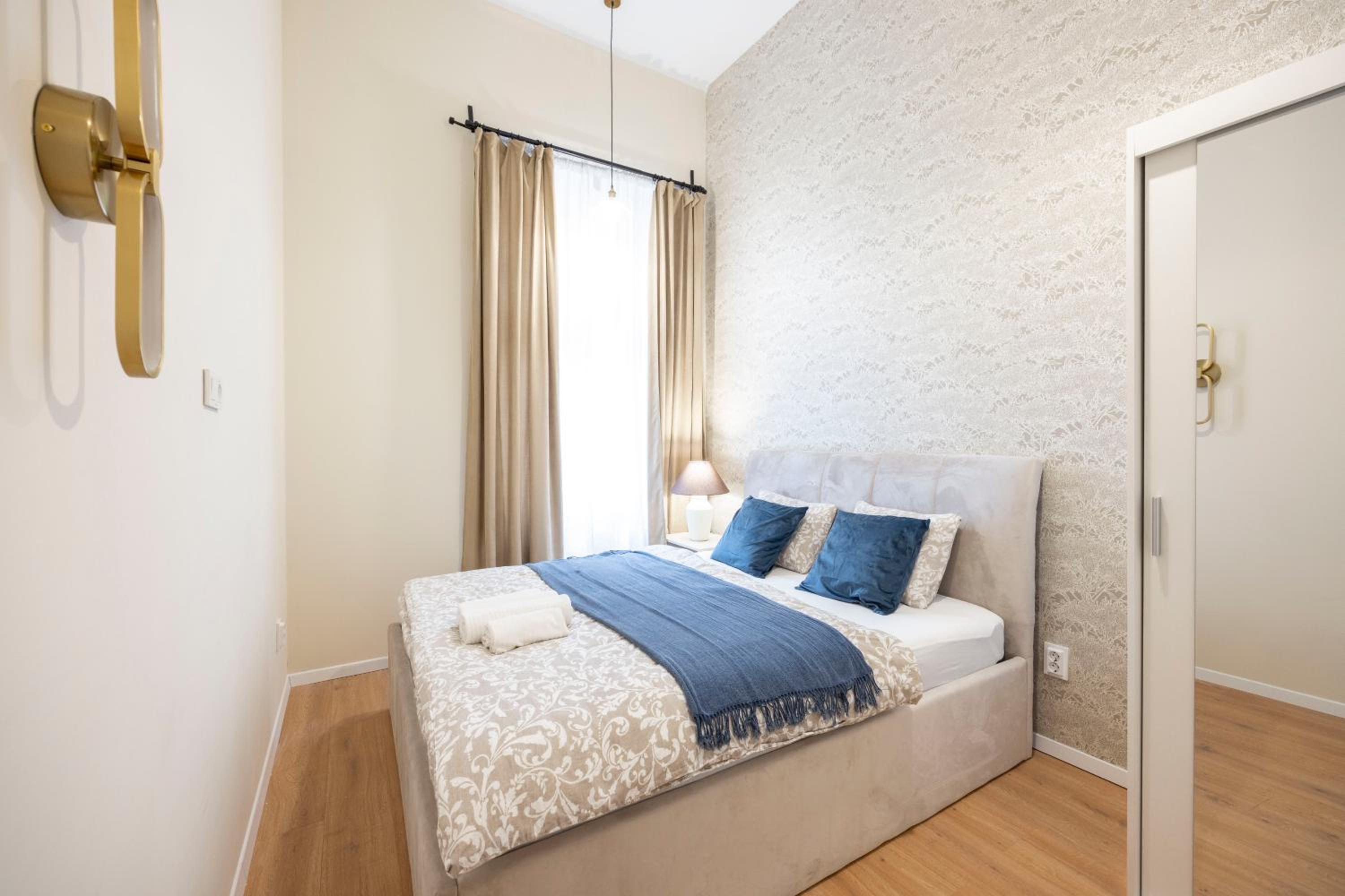 Cozy Boulevard Apartment in the Heart of Budapest view 3