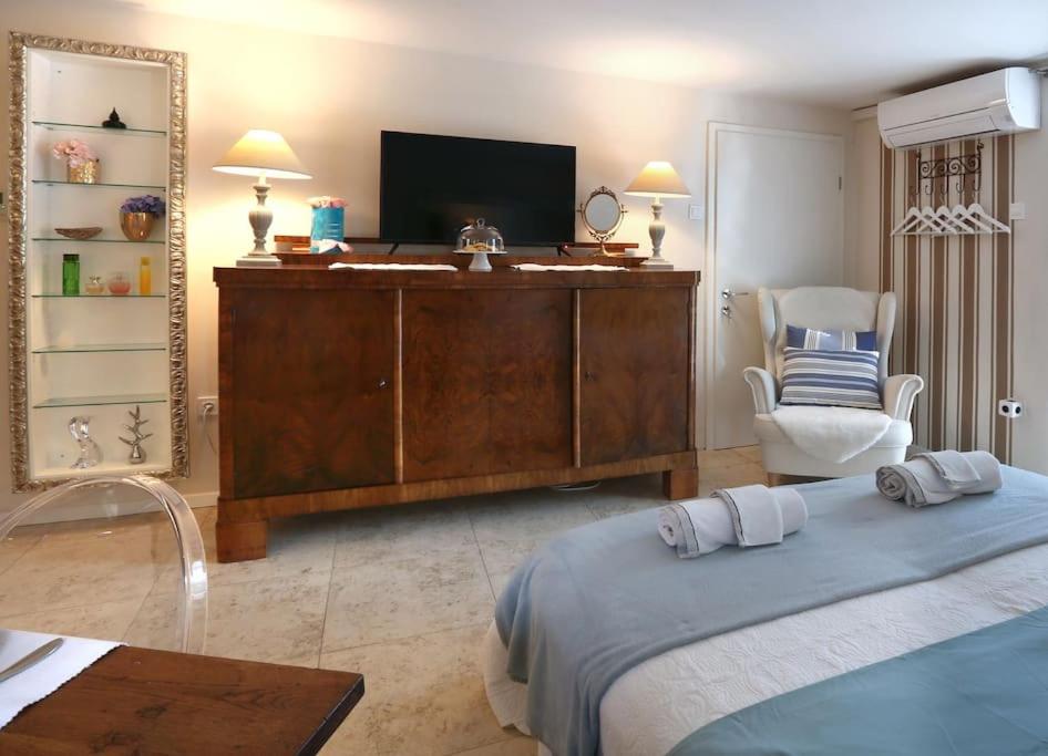 Romantic nest with free parking