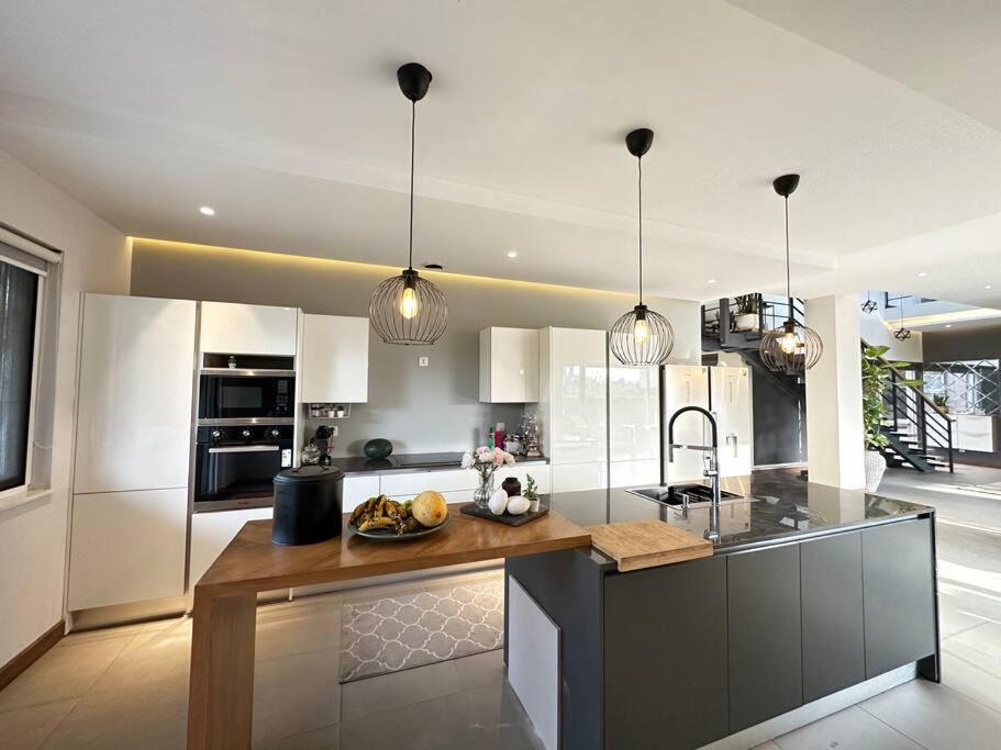 Modern design luxury large house in Islamabad view 4