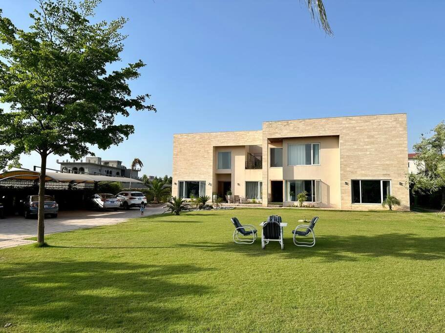 Modern design luxury large house in Islamabad view 5