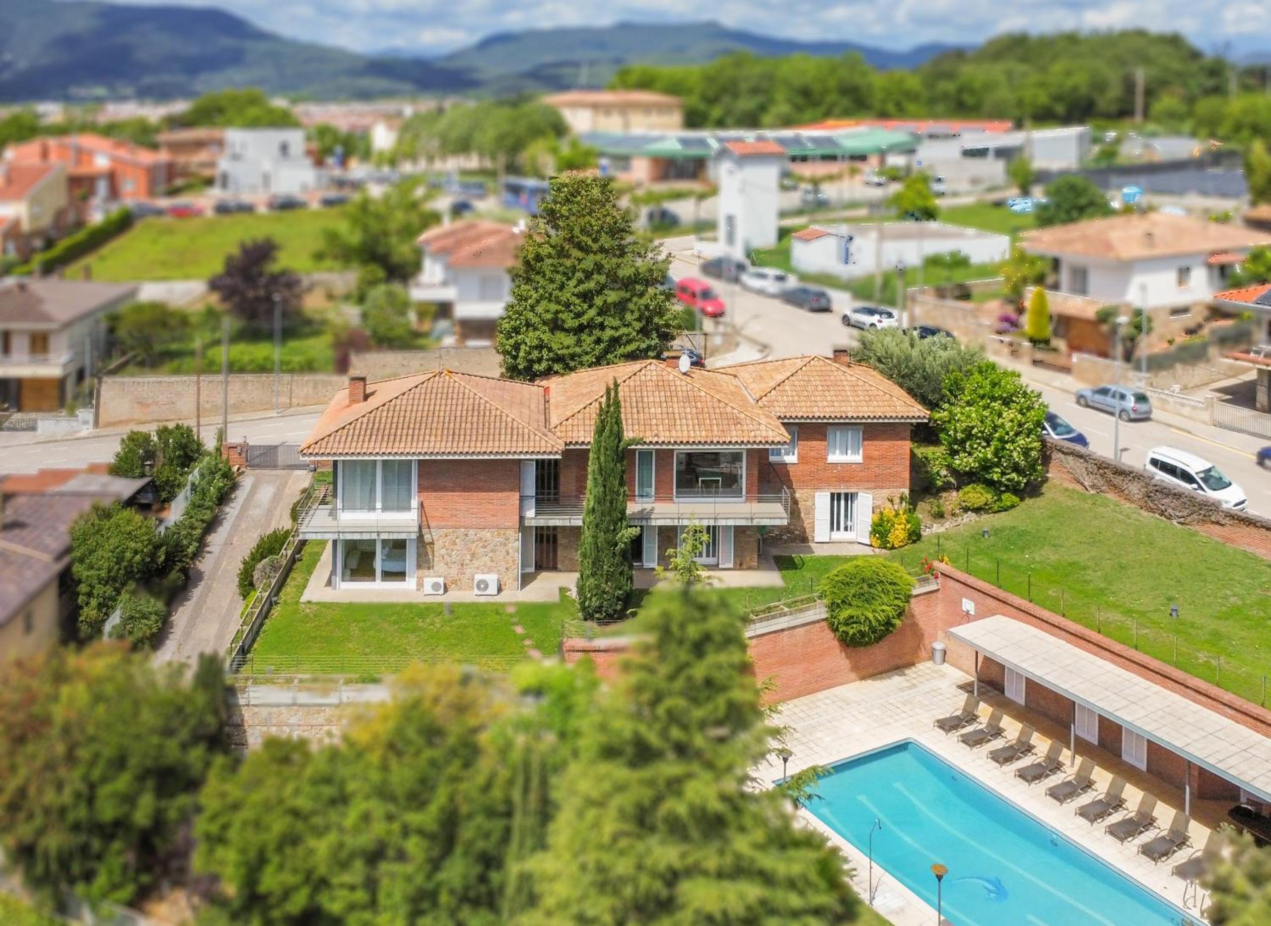 Majordoms - Sports Villa Banyoles