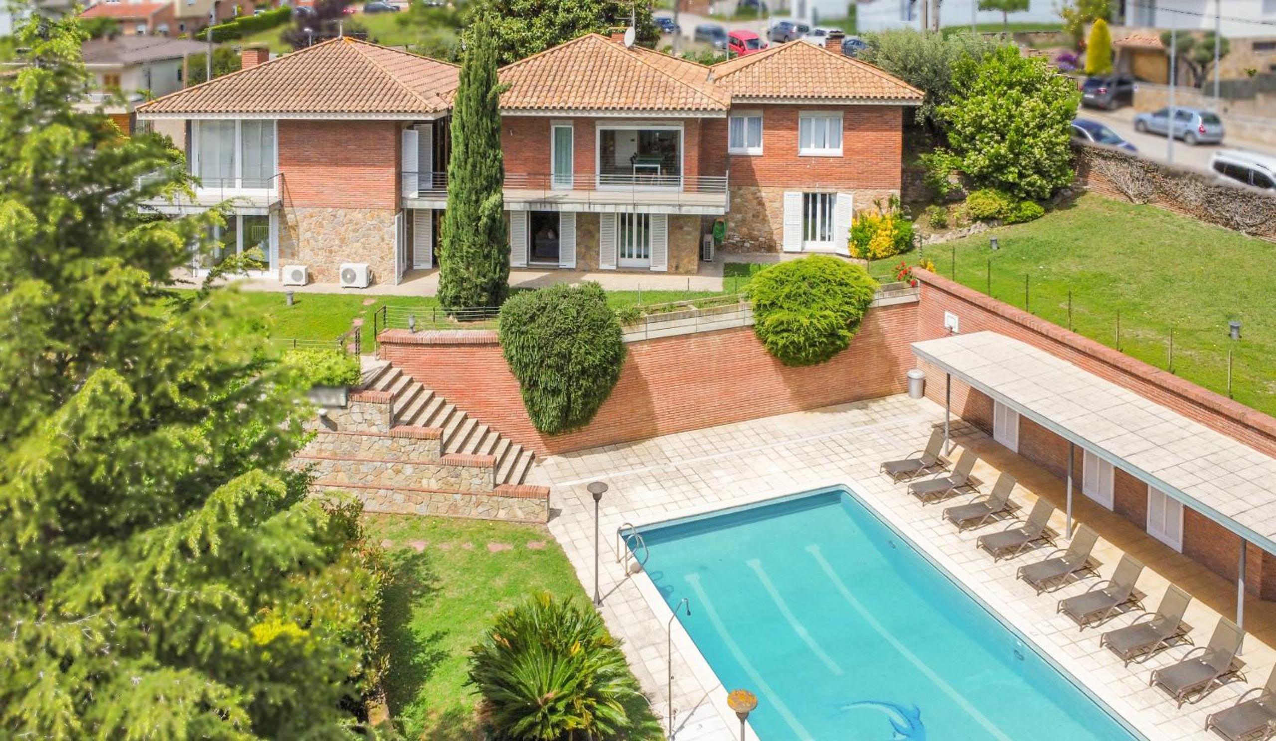Majordoms - Sports Villa Banyoles
