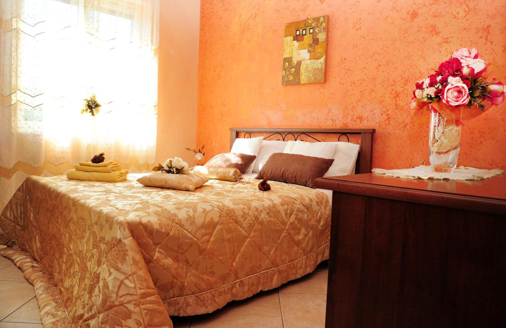 Villa Gioiosa Vacation in Sicily with private fenced pool & hydro-massage