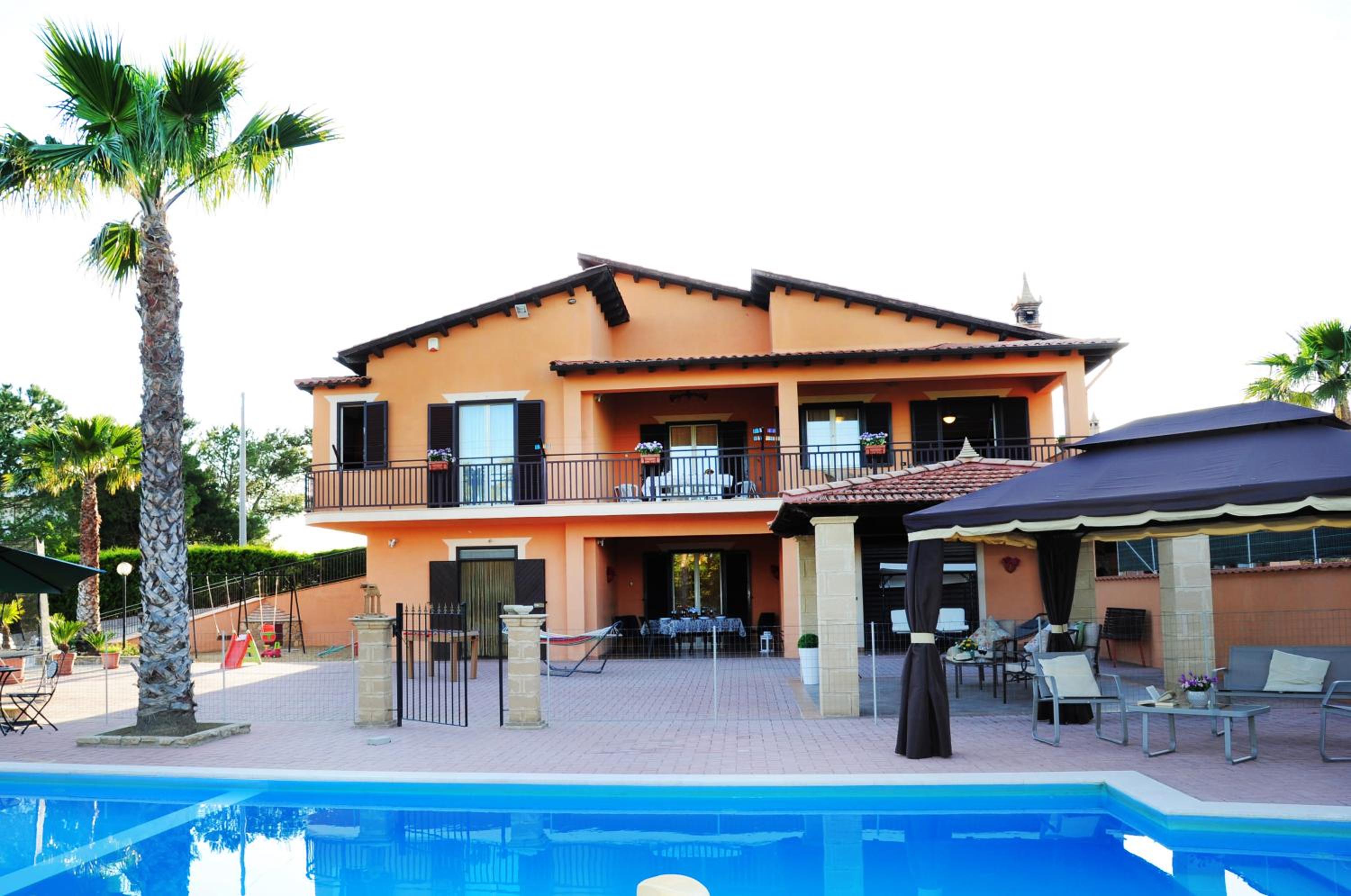 Villa Gioiosa Vacation in Sicily with private fenced pool & hydro-massage