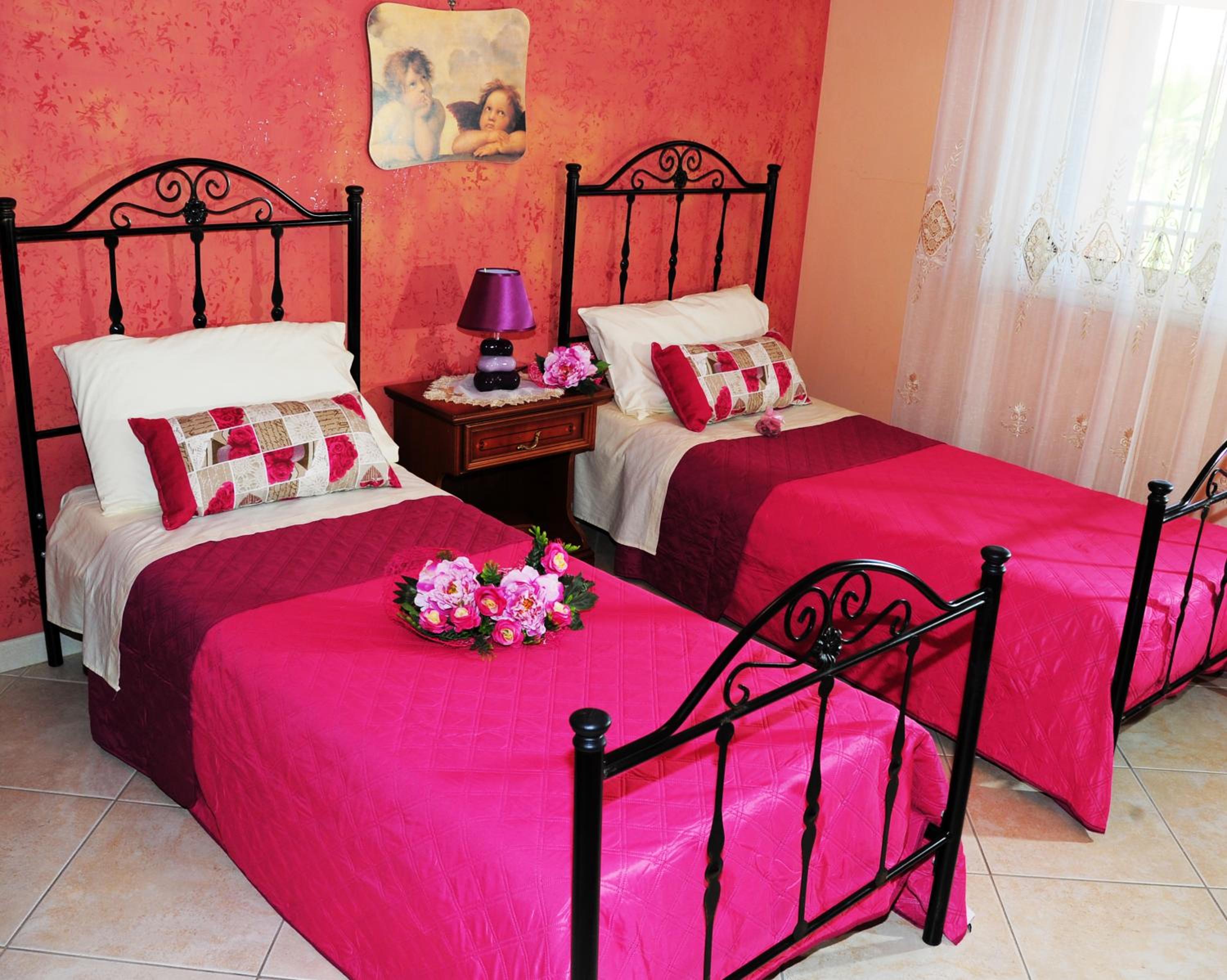 Villa Gioiosa Vacation in Sicily with private fenced pool & hydro-massage