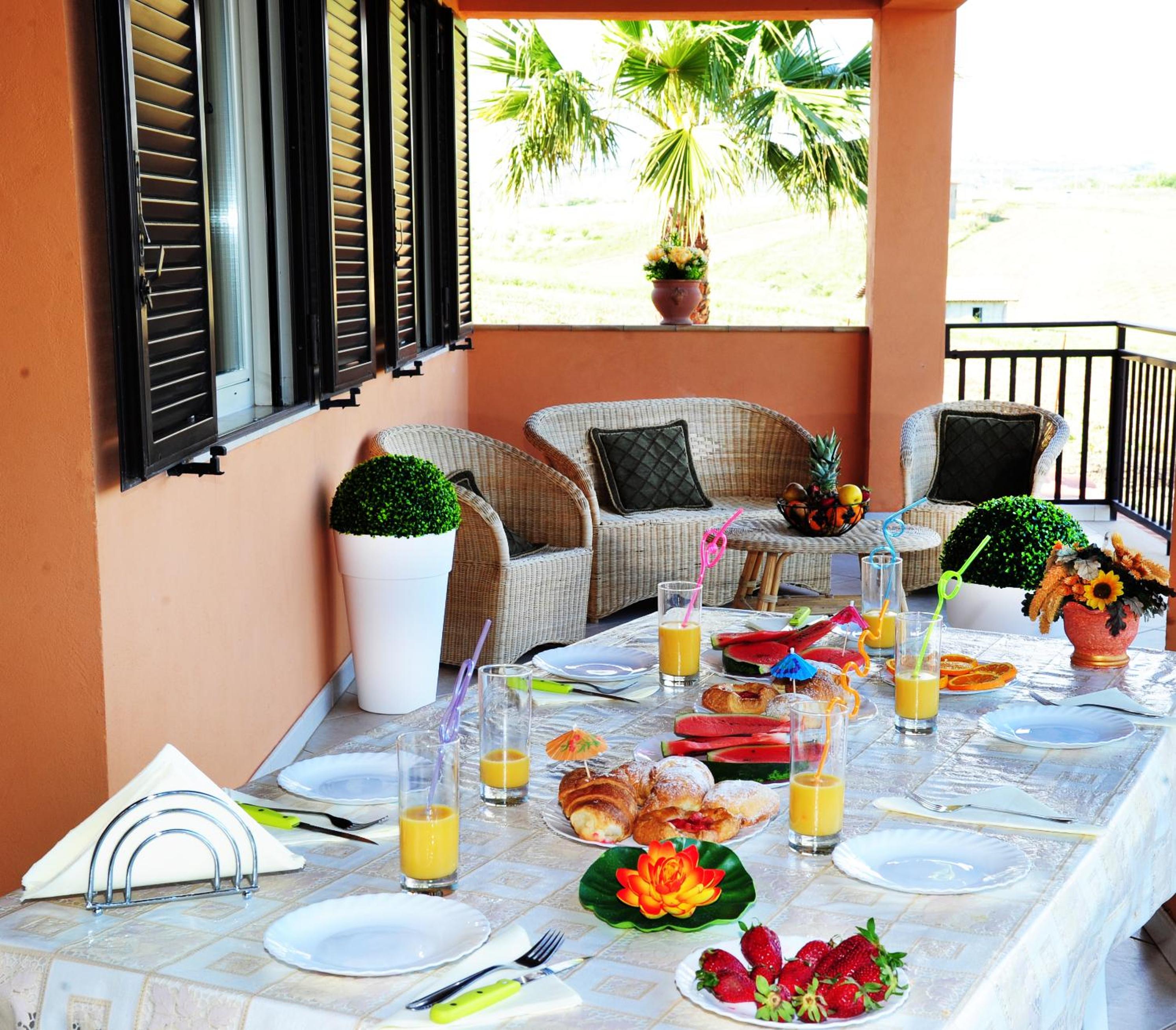 Villa Gioiosa Vacation in Sicily with private fenced pool & hydro-massage