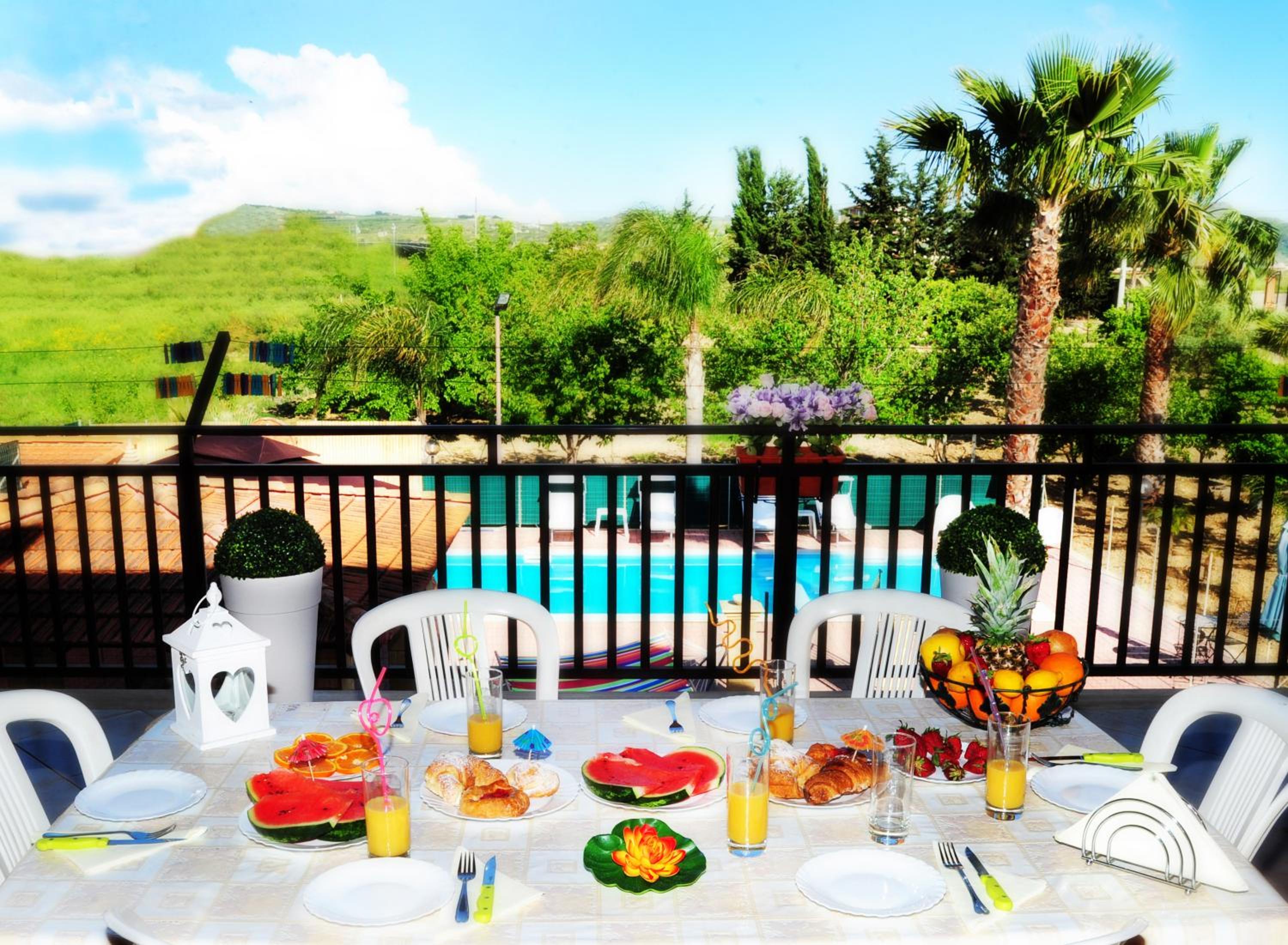 Villa Gioiosa Vacation in Sicily with private fenced pool & hydro-massage