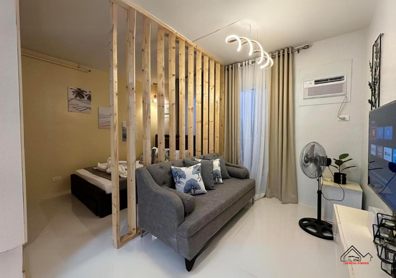 Entire Studio with Balcony, FREE Pool, FREE Parking & FREE Gym near Airport - B2 5Chrysolite