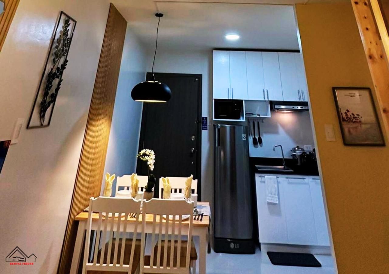 Entire Studio with Balcony, FREE Pool, FREE Parking & FREE Gym near Airport - B2 5Chrysolite