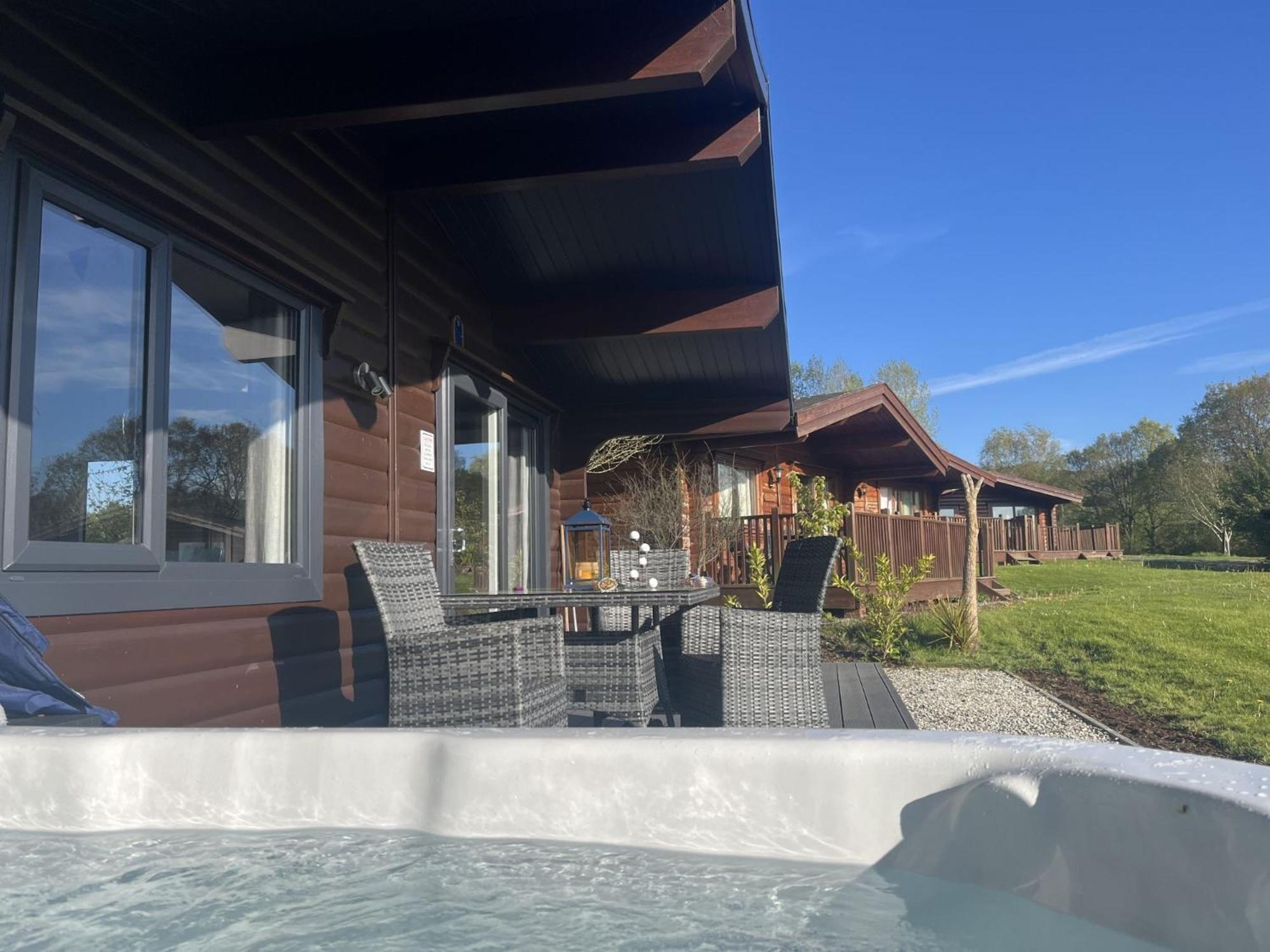 Chestnut, 6 Fingle Glen Lodges - Hot Tub - Free Parking & WiFi - Pets view 4