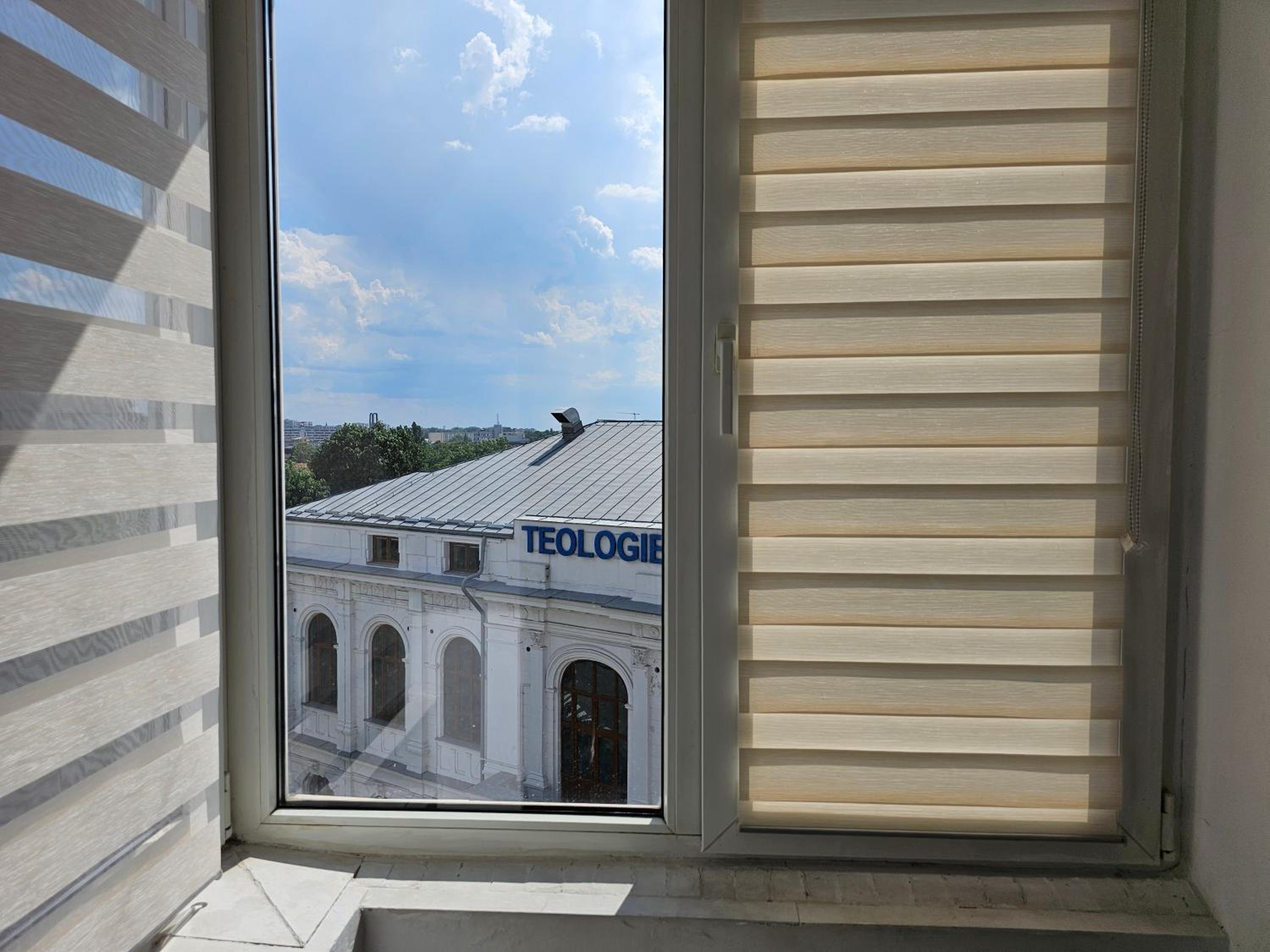 Private room at Ceausescu's place in Old City Unirii Square view 5