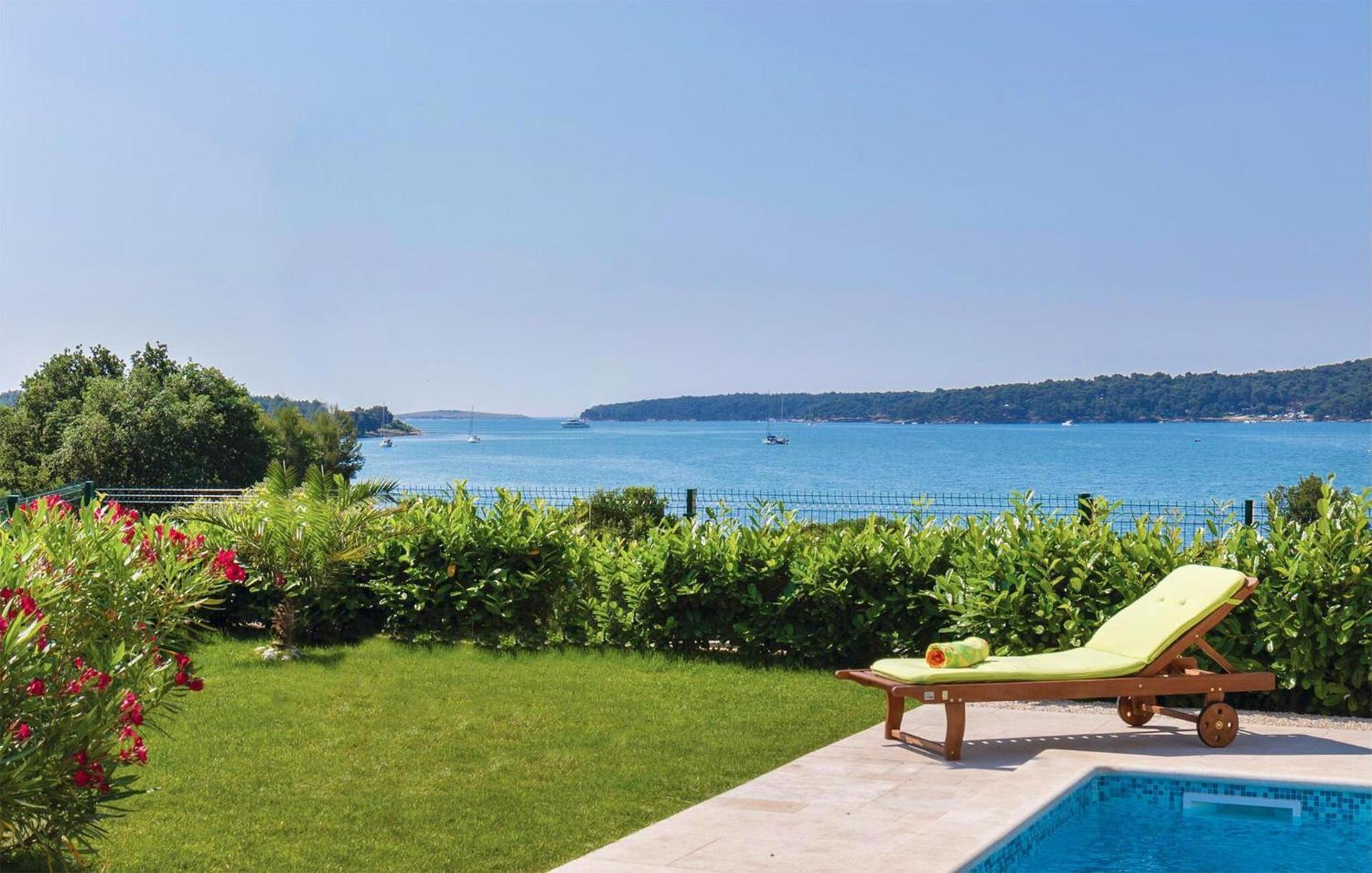 Villa Tesa in Medulin with Sea View view 4