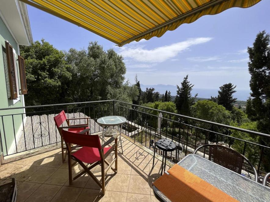 La casa tra gli alberi e il cottage view 3