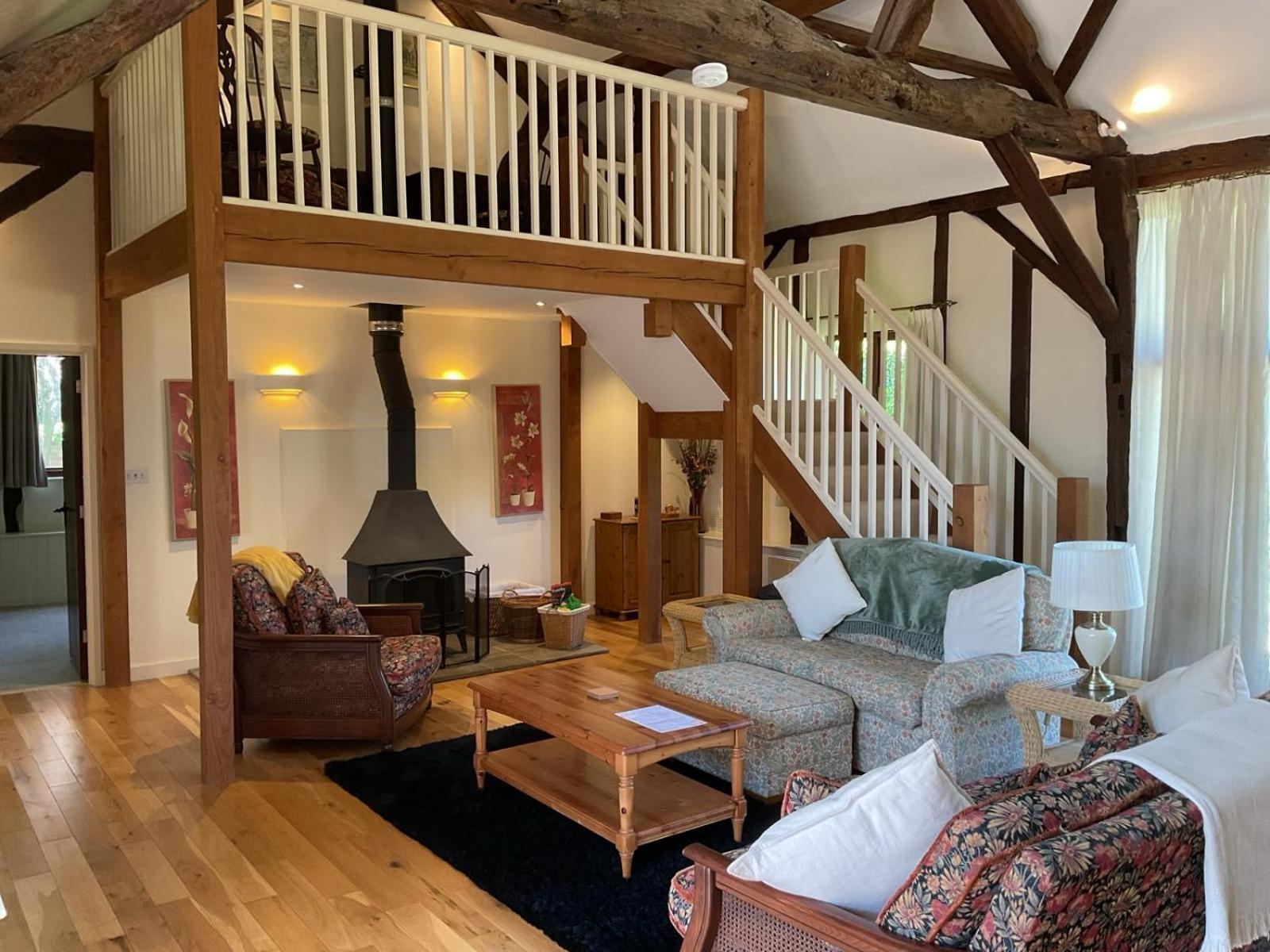 The Barn at Whitehouse Farm nr Salisbury & New Forest view 2