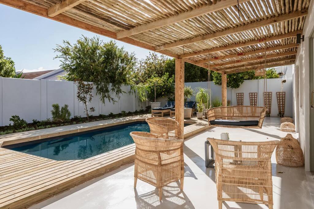 Kom4Nest Beach Home with solar Pool Kommetjie view 2