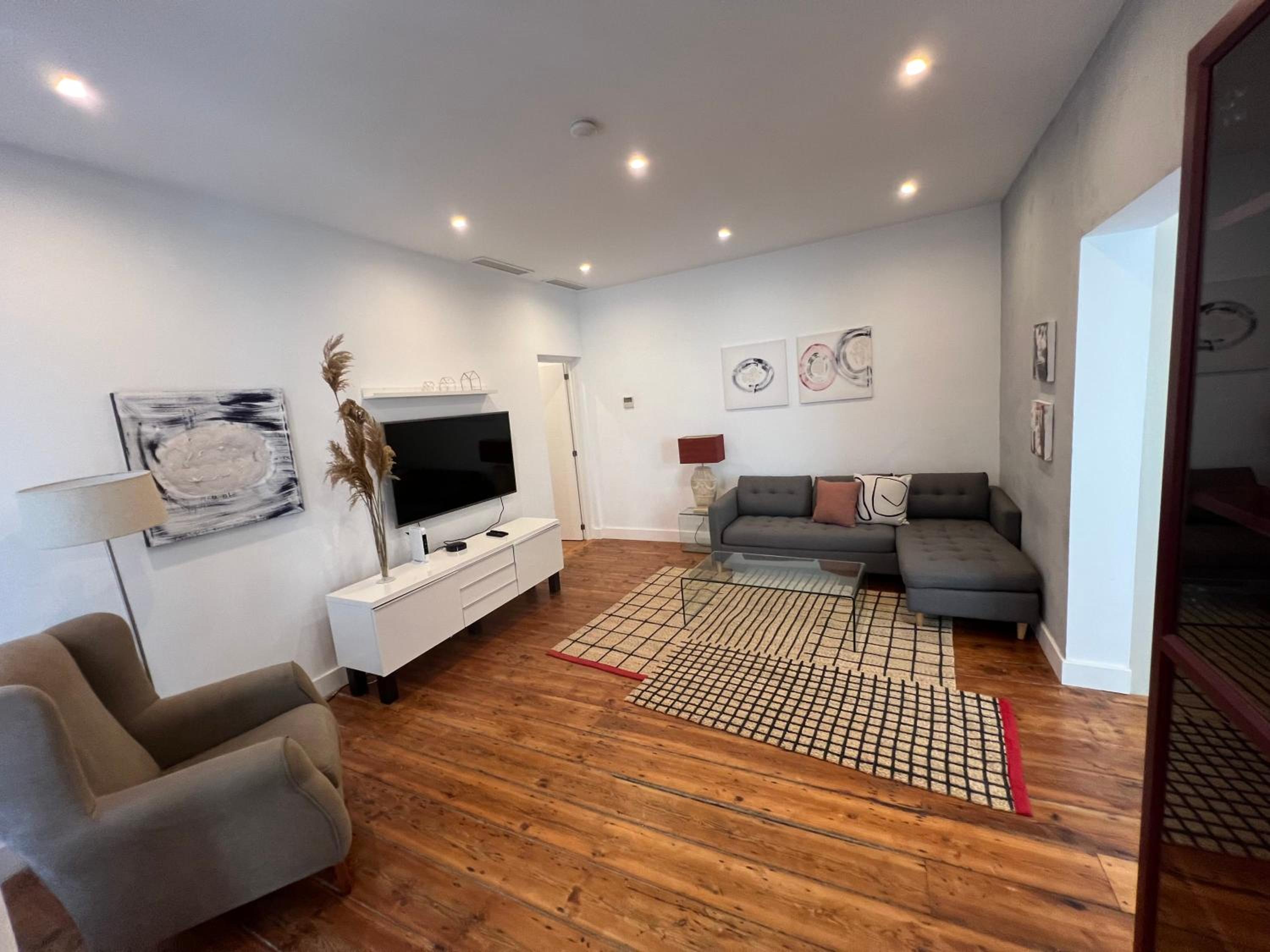 Luxe 2BR Family Oasis in Gibraltar view 4
