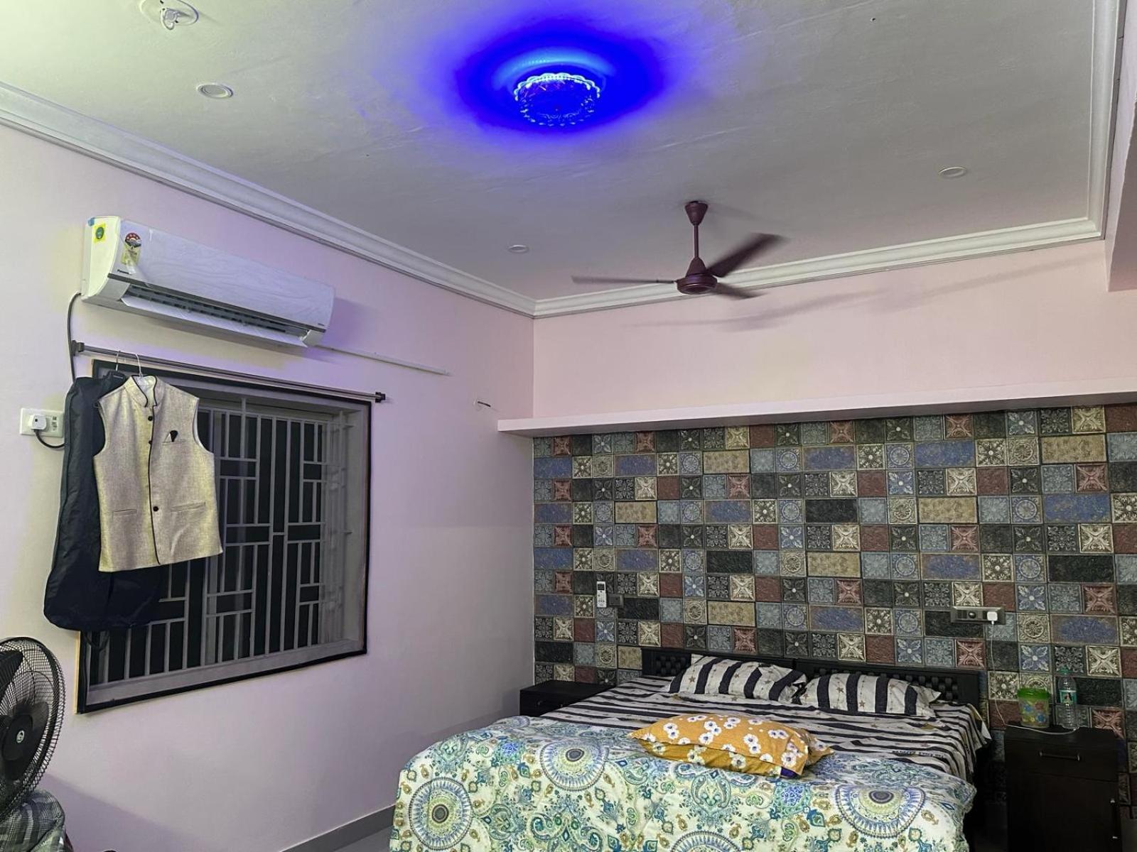 PARVATHY MURUGAN COTTAGE-2ND FLOOR for Pilgrims, family and Bachelors only view 4