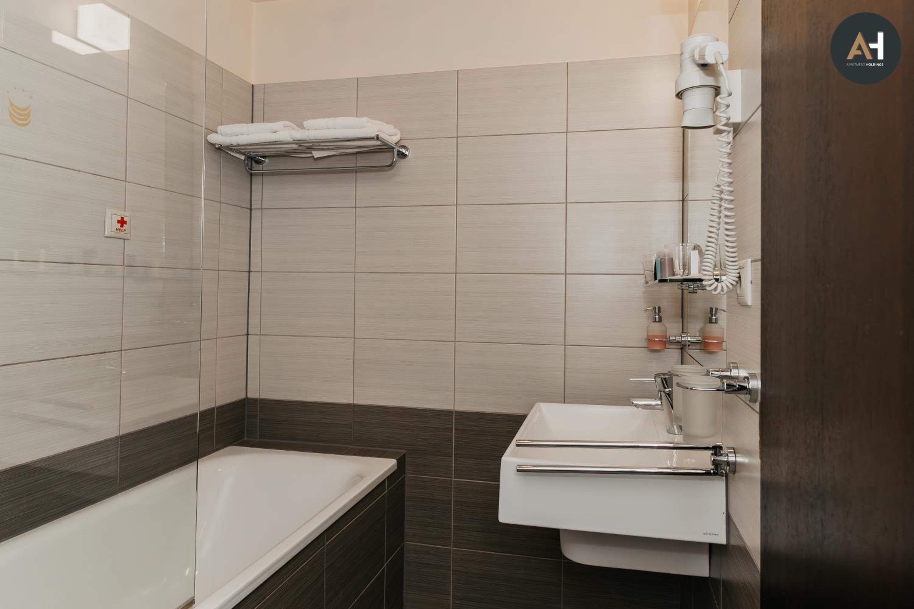 AH Charlotte City Center Apartment view 5