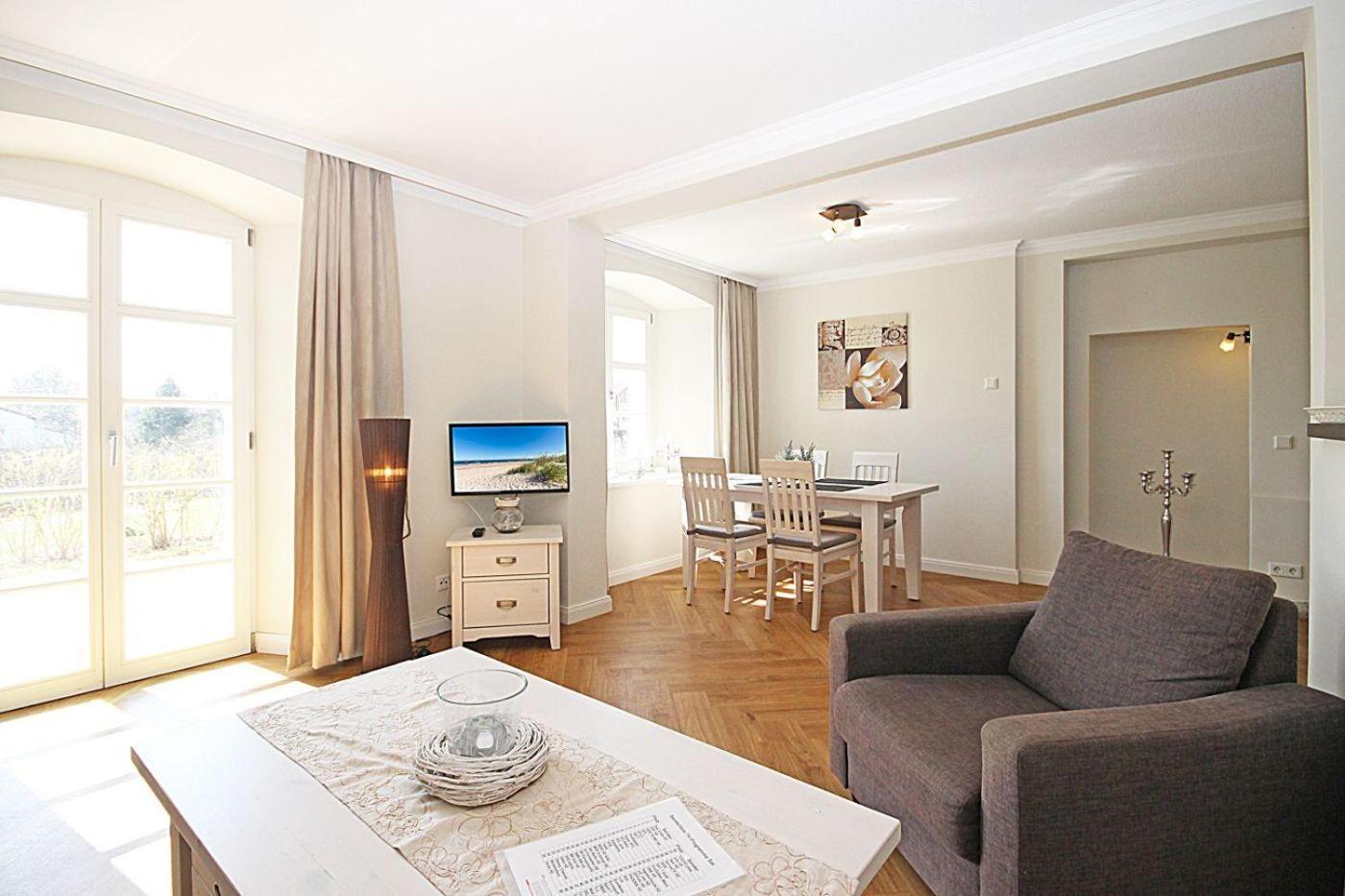 Traumurlaub im Schloss Hohen Niendorf view 5
