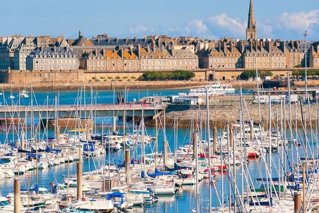 Charmante maison à Evran proche Dinan et St Malo.