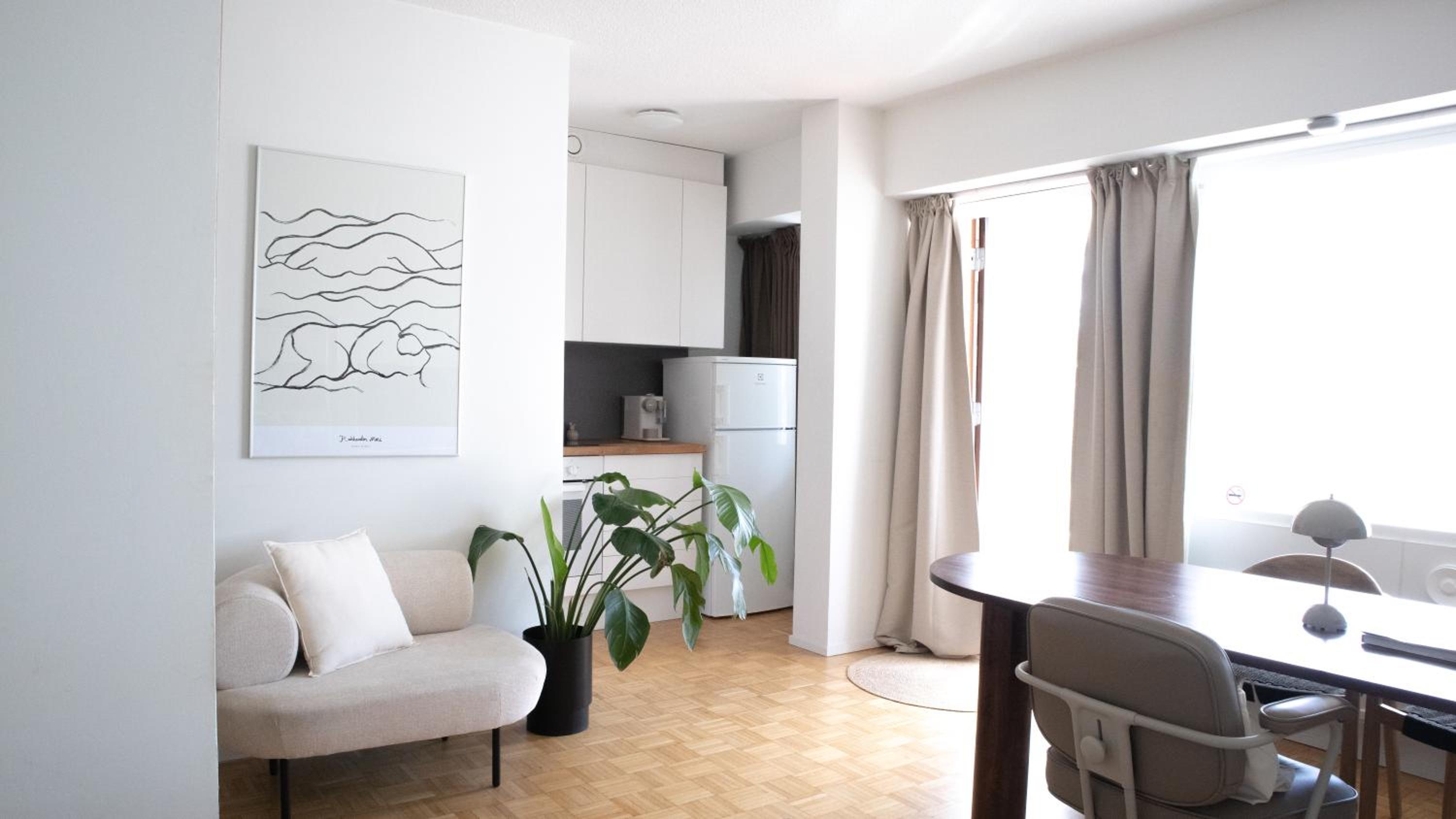 Riverside Studio with Terrace and Free Parking