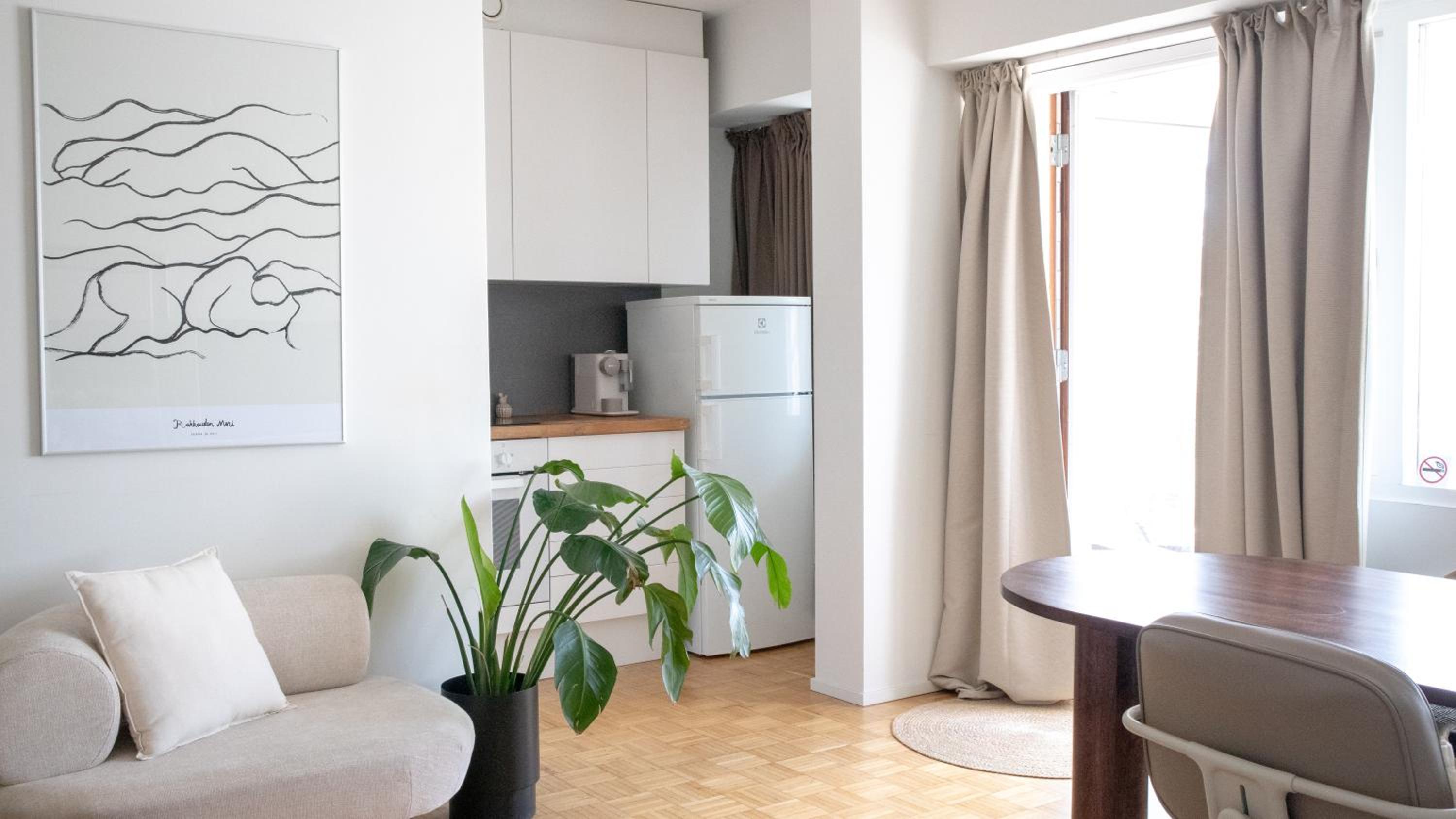 Riverside Studio with Terrace and Free Parking