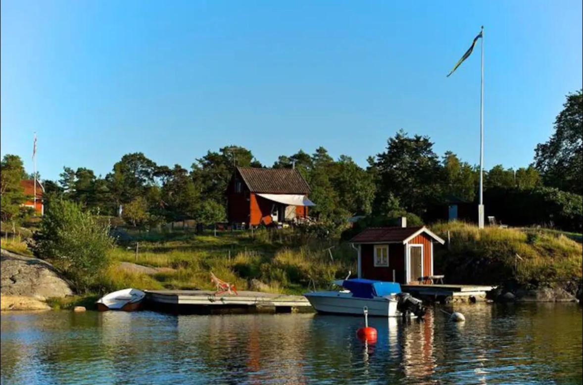 Cabin retreat in the archipelago view 3