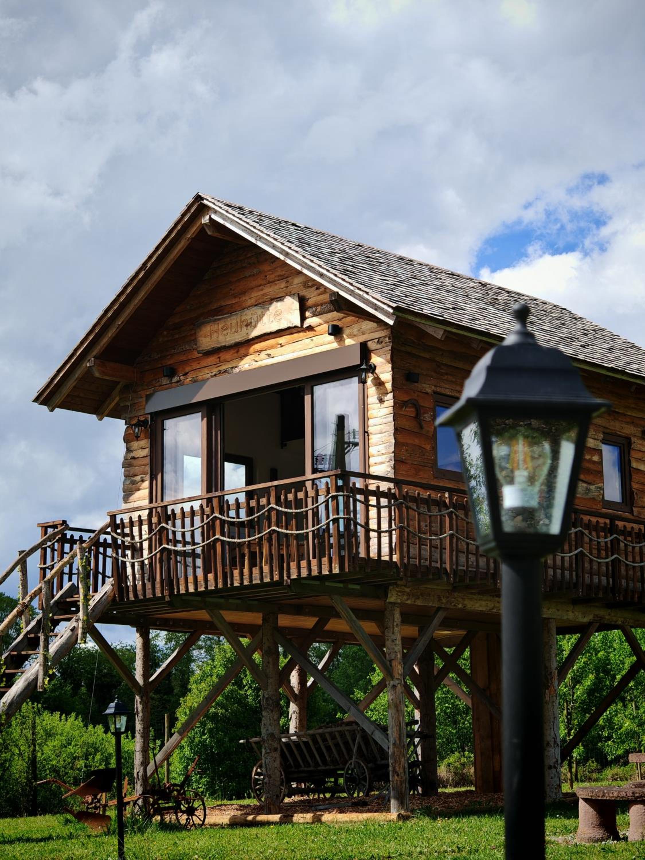 Baumhaus Heuhütte