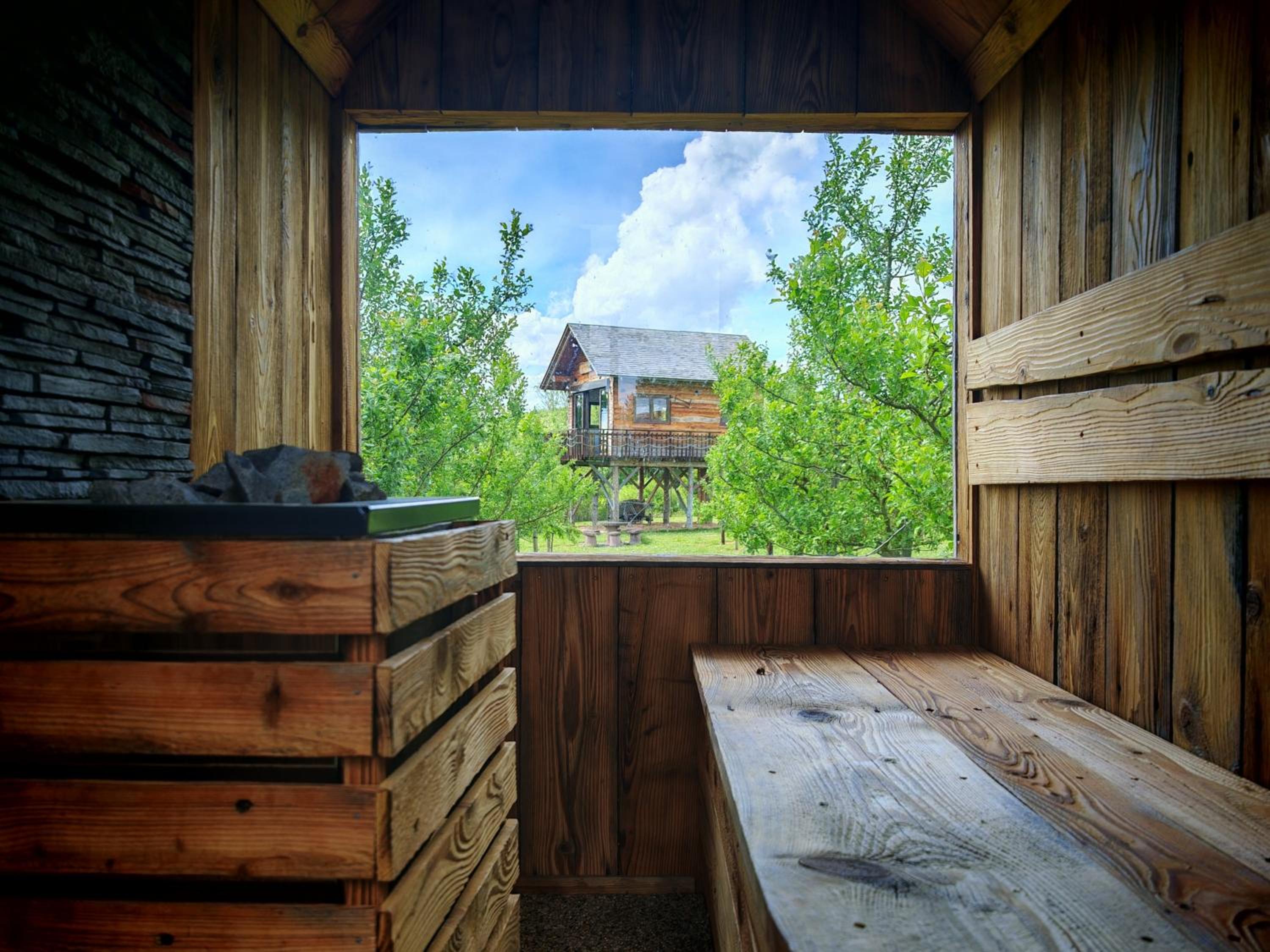 Baumhaus Heuhütte